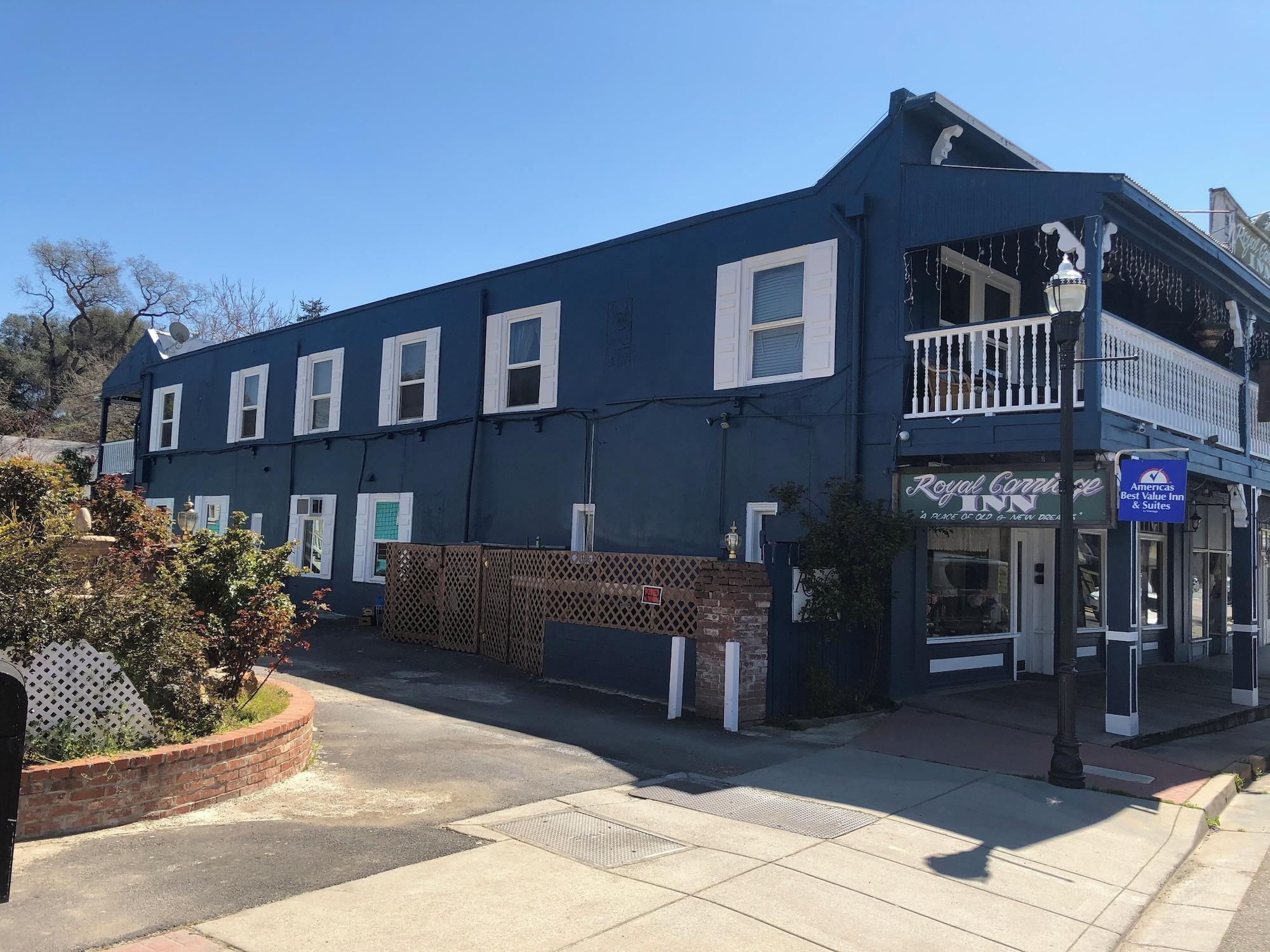 Vista Exterior Americas Best Value Inn & Suites Royal Carriage