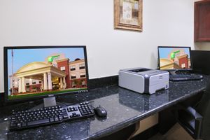 Alojamiento - Holiday Inn Express & Suites Sealy by IHG