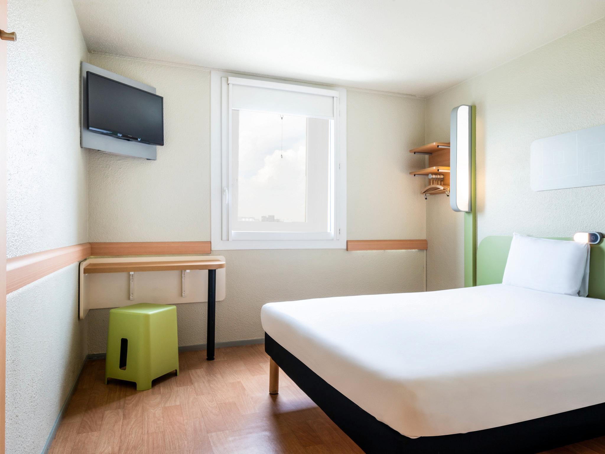 Varios ibis budget Paris Porte de Bercy