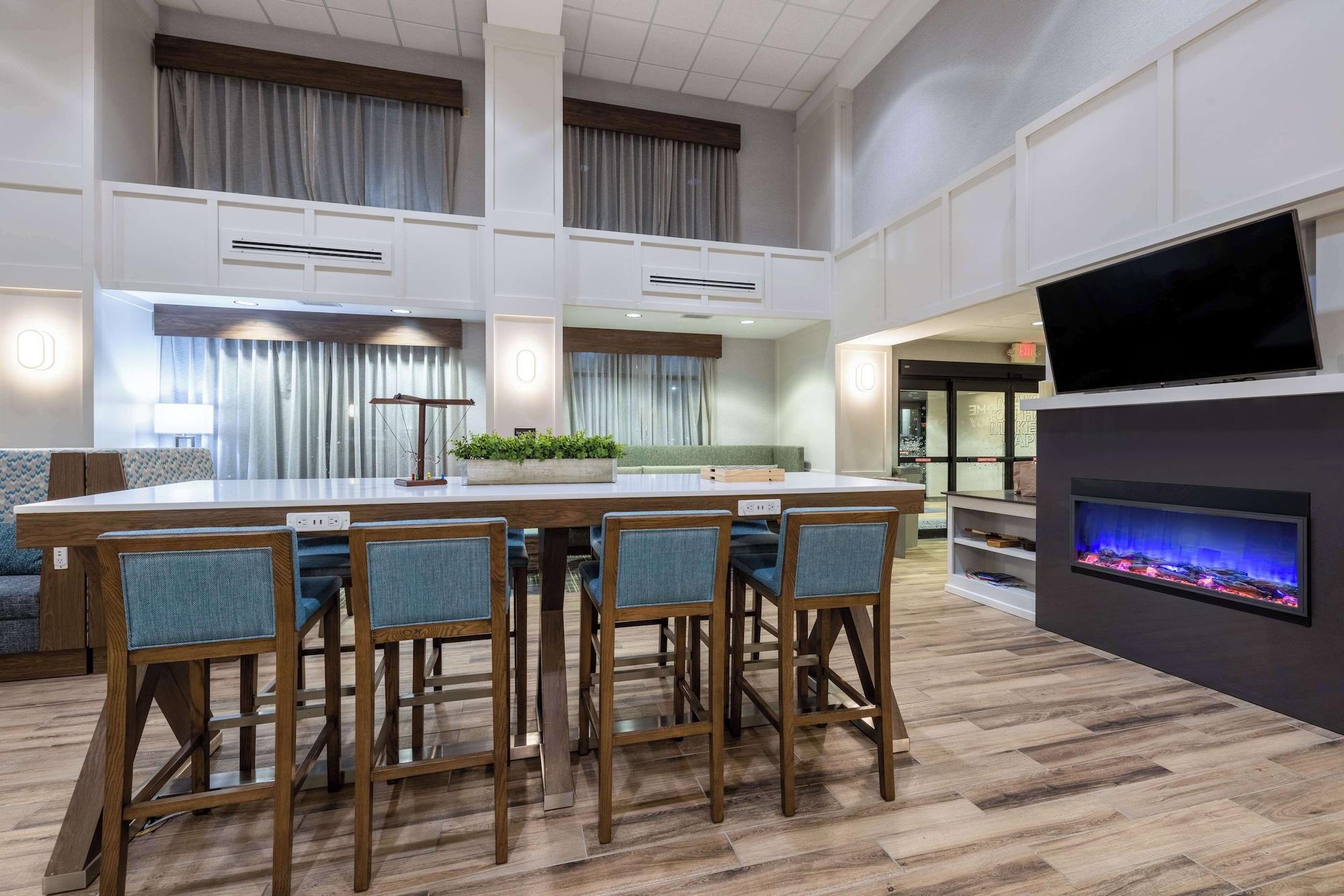 Vista Lobby Hampton Inn & Suites Casper