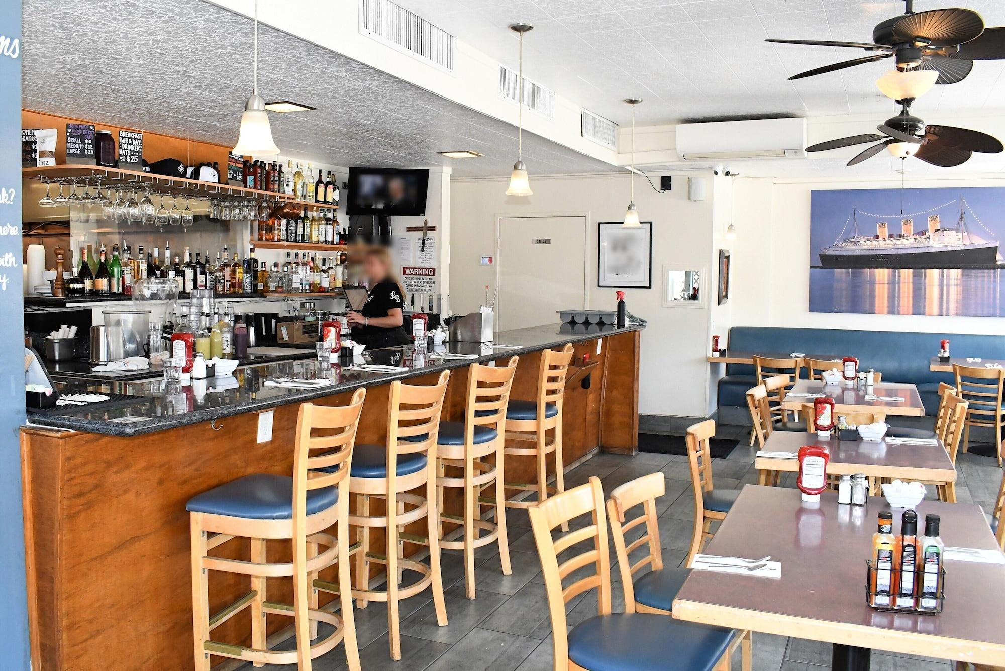 Bar/Salón Travelodge by Wyndham Long Beach Convention Center