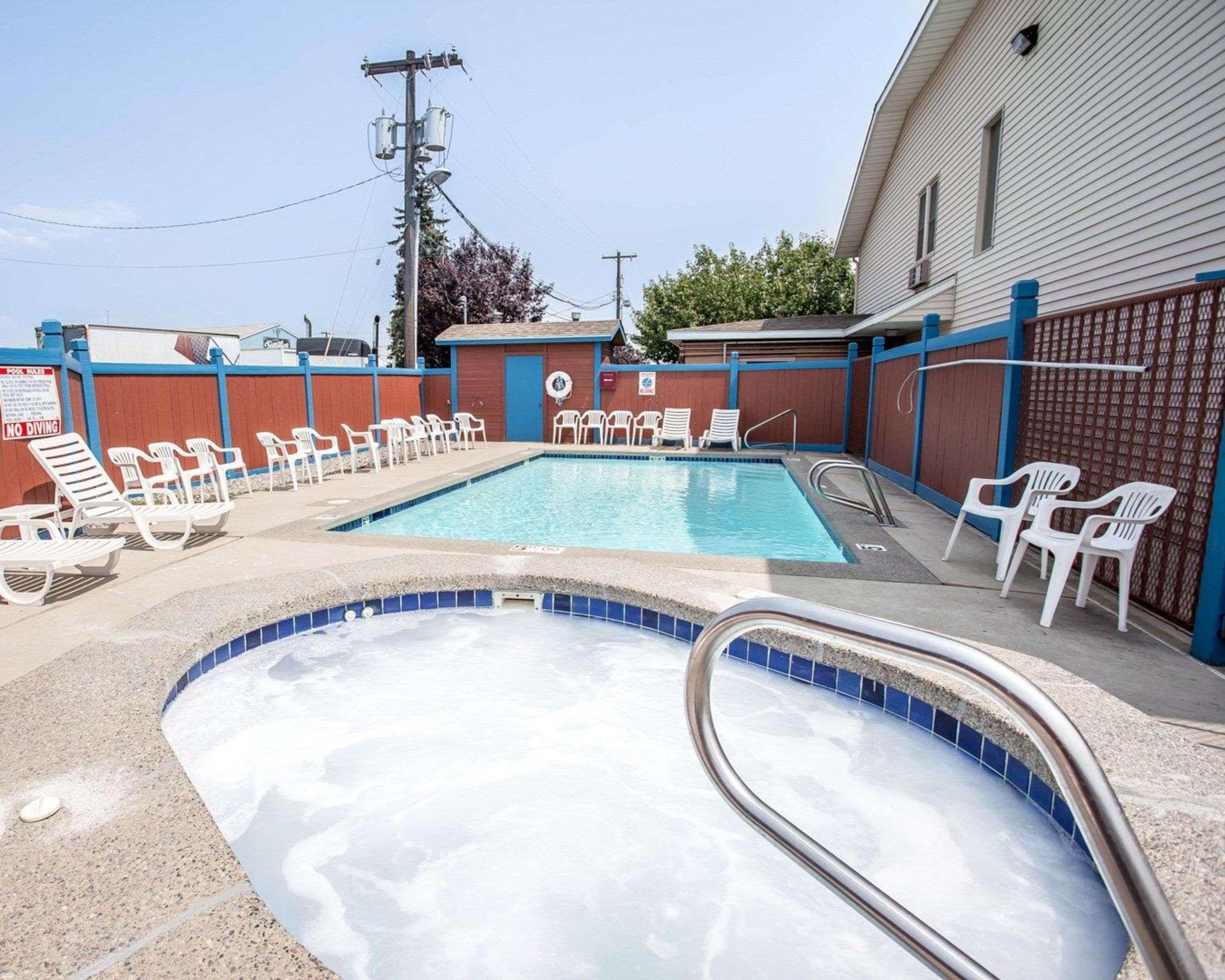 Vista Piscina Rodeway Inn & Suites Spokane Valley