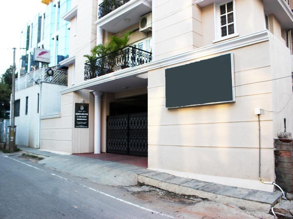 Vista Exterior OYO 2916 Apartment Queen's Castle