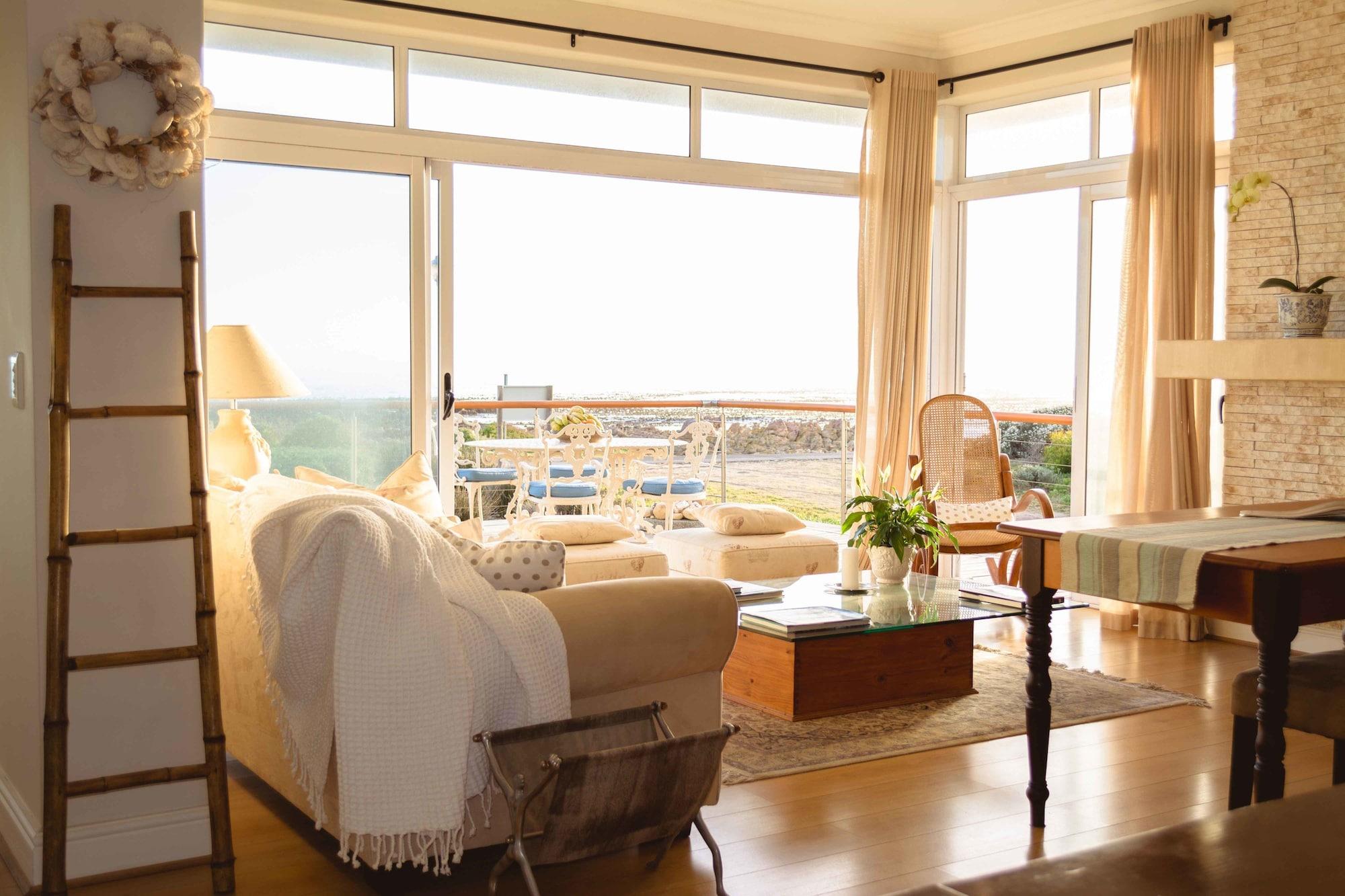 Vista Lobby 138 Marine Beachfront Guesthouse