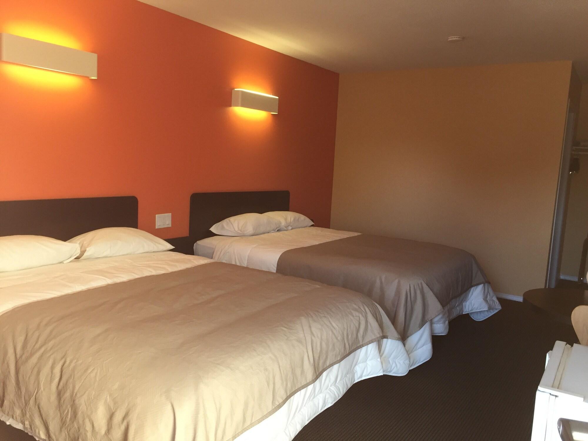 Varios Riverside Motel