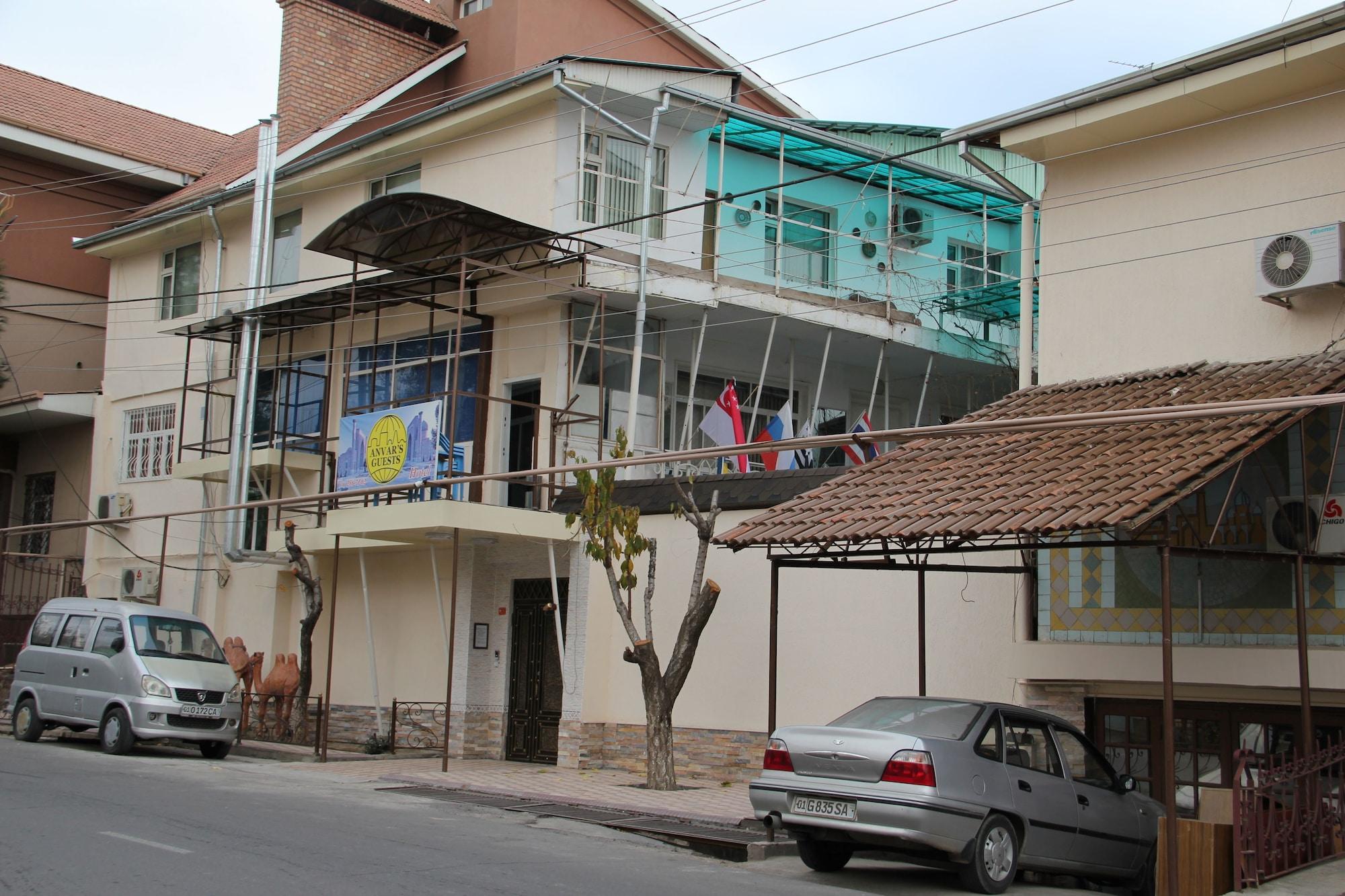 Vista Exterior Anvar's Guests