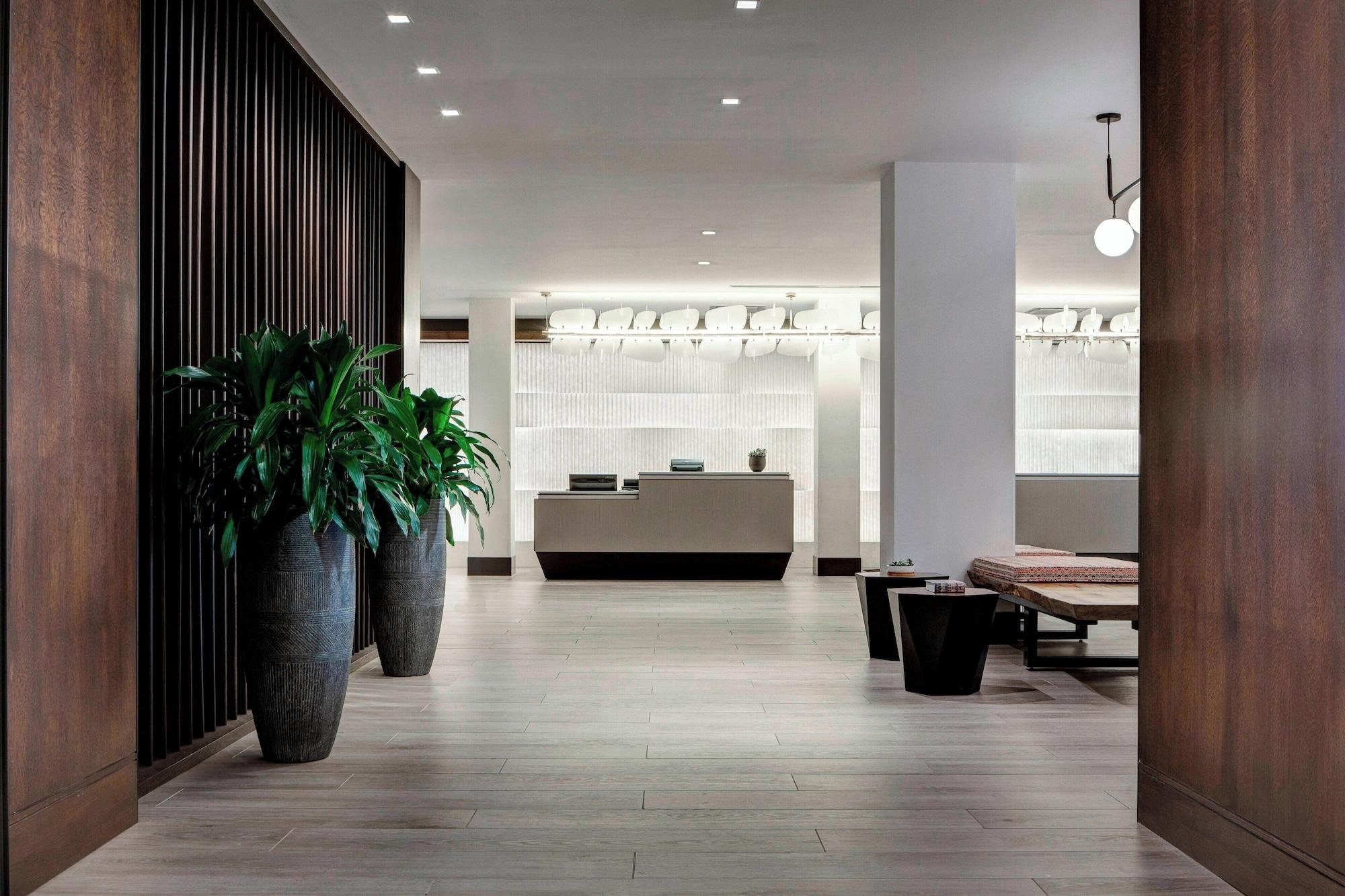 Vista Lobby New York LaGuardia Airport Marriott
