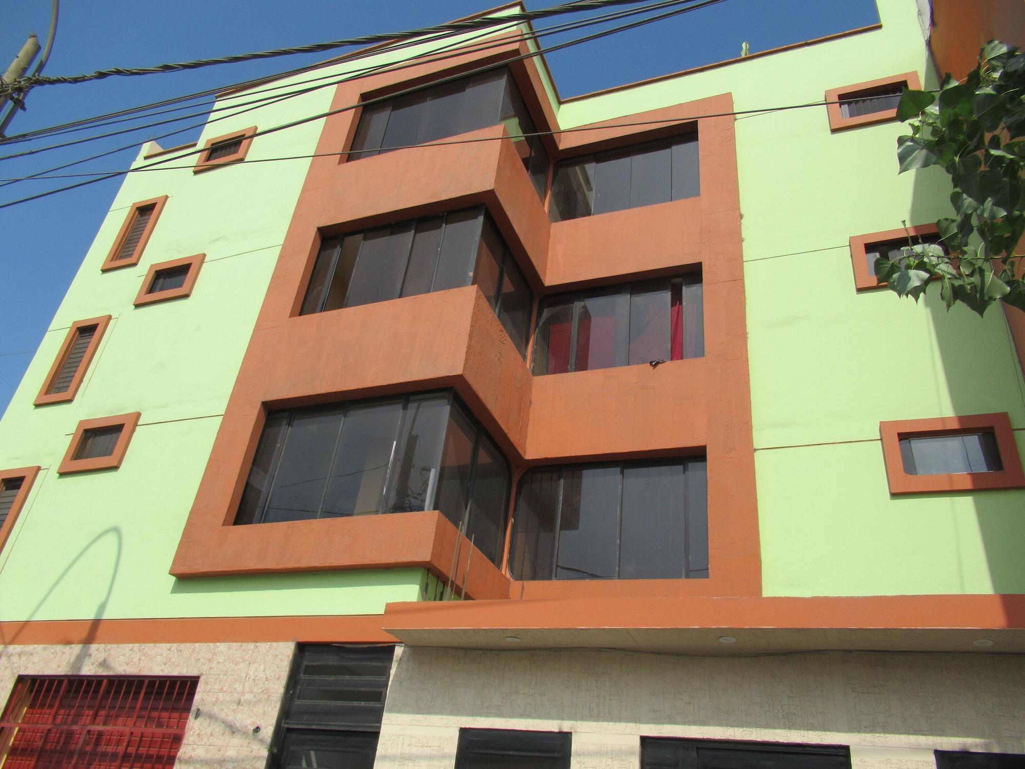 Vista Exterior Kurmi Hostel Lima Airport