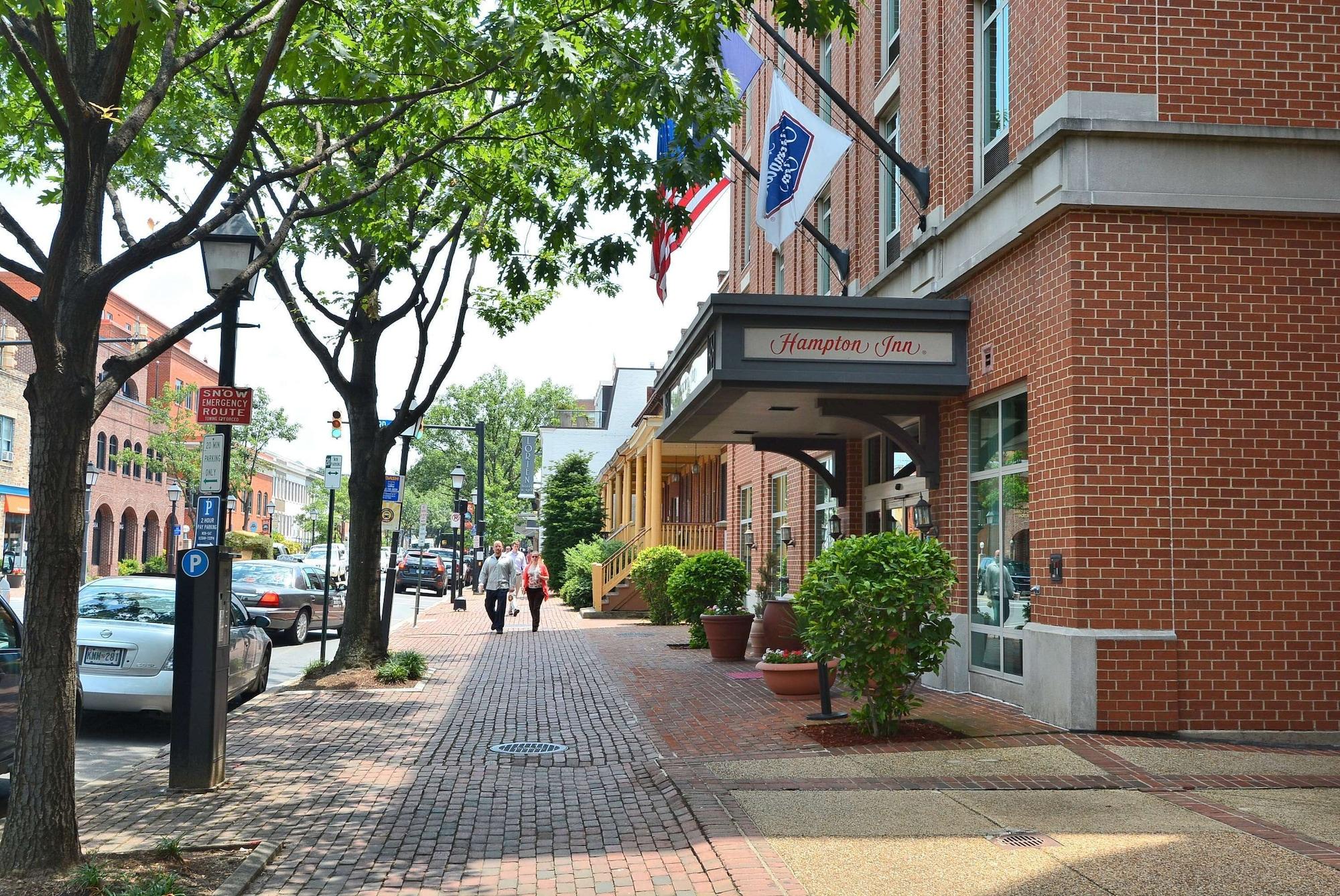 Vista Exterior Hampton Inn Alexandria-Old Town/King St. Metro