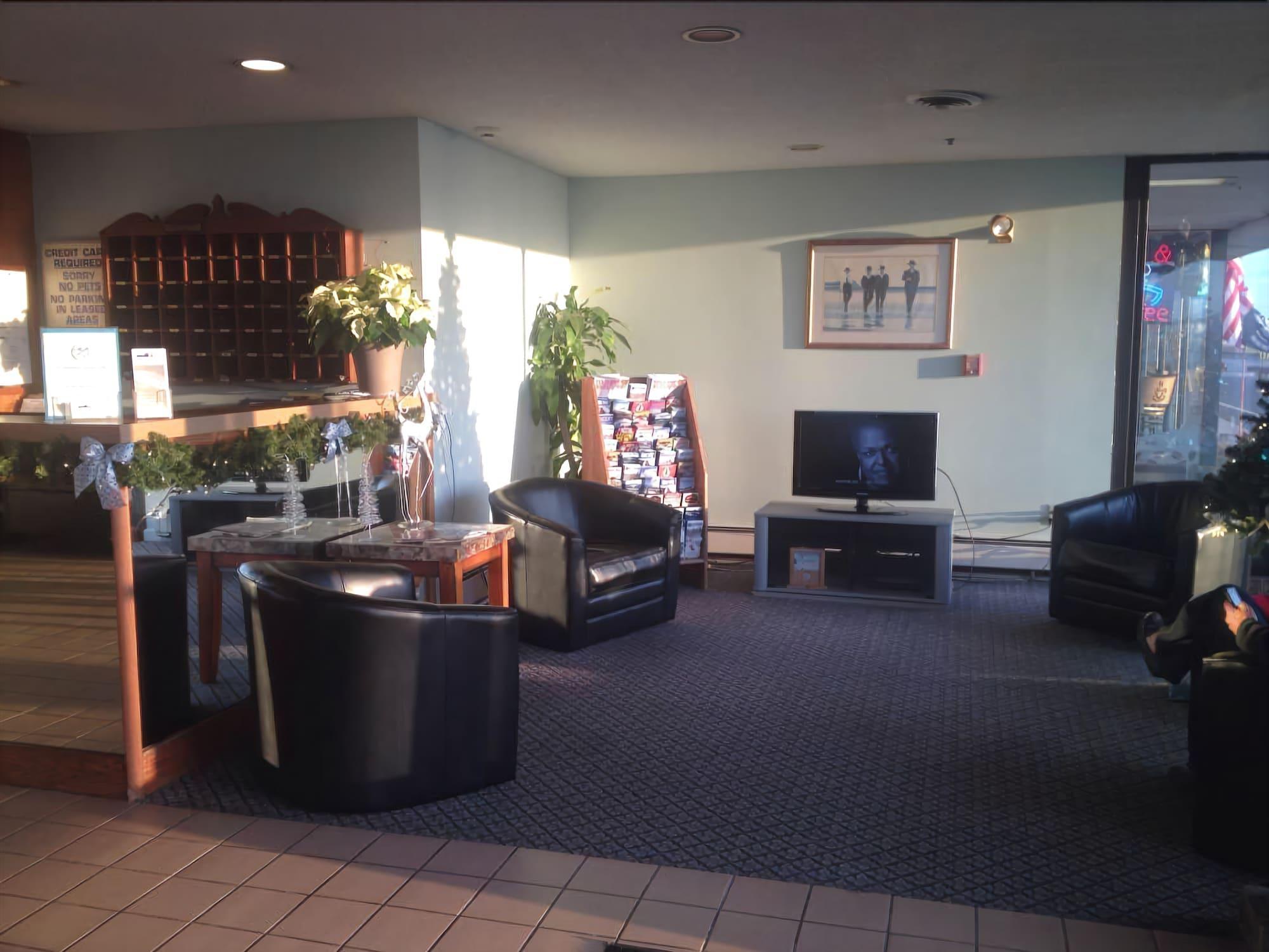 Vista Lobby Hampton House Hotel