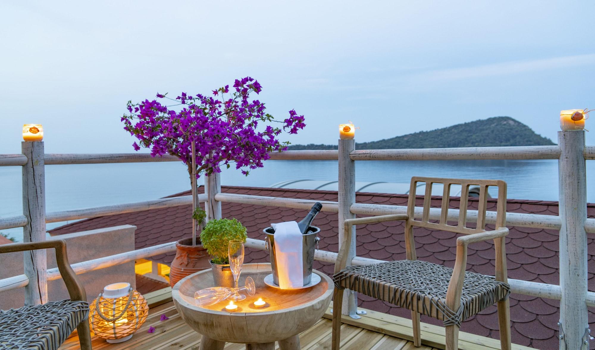 Varios Agorastos Suites