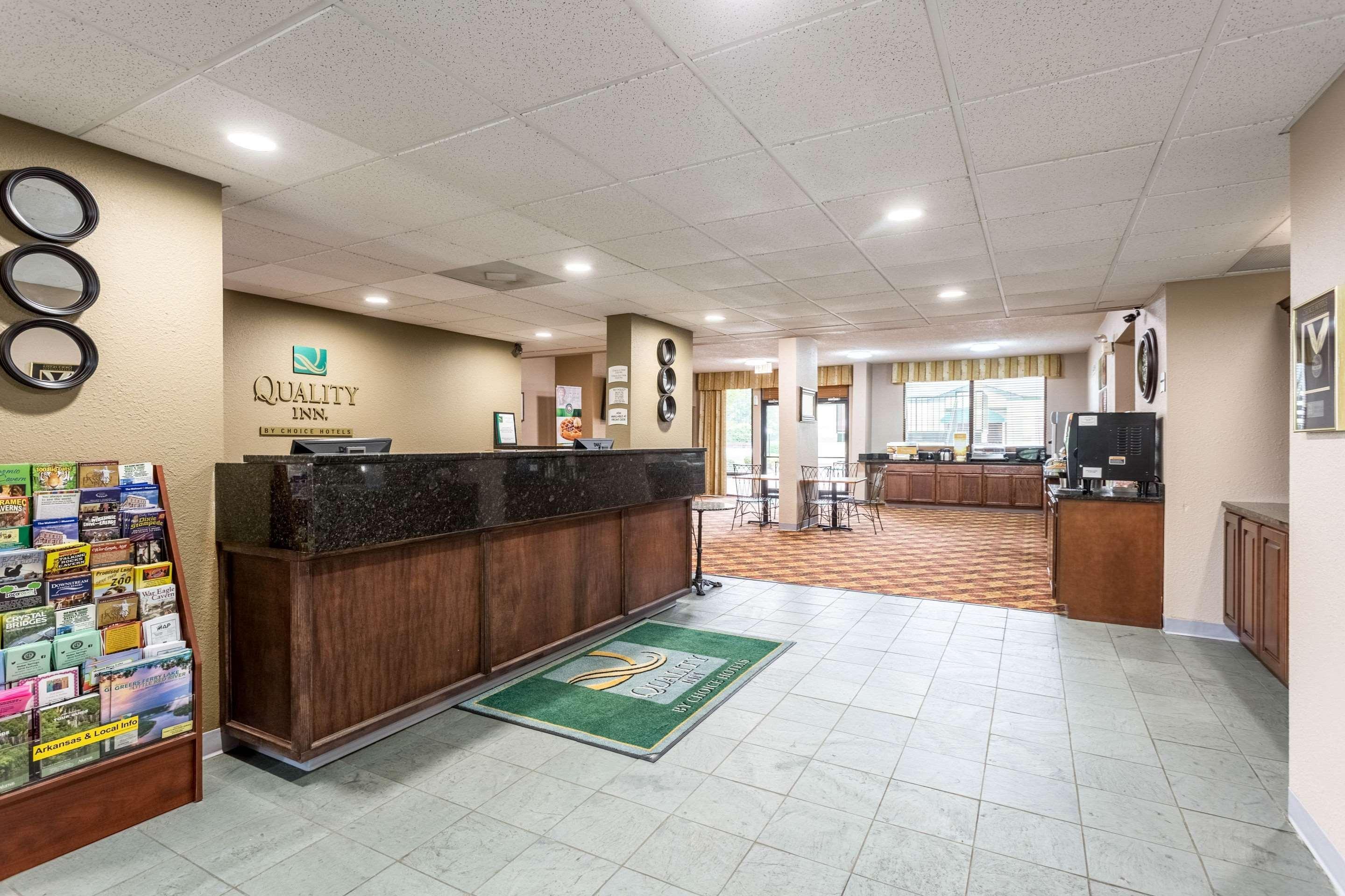 Vista Lobby Quality Inn & Conference Center