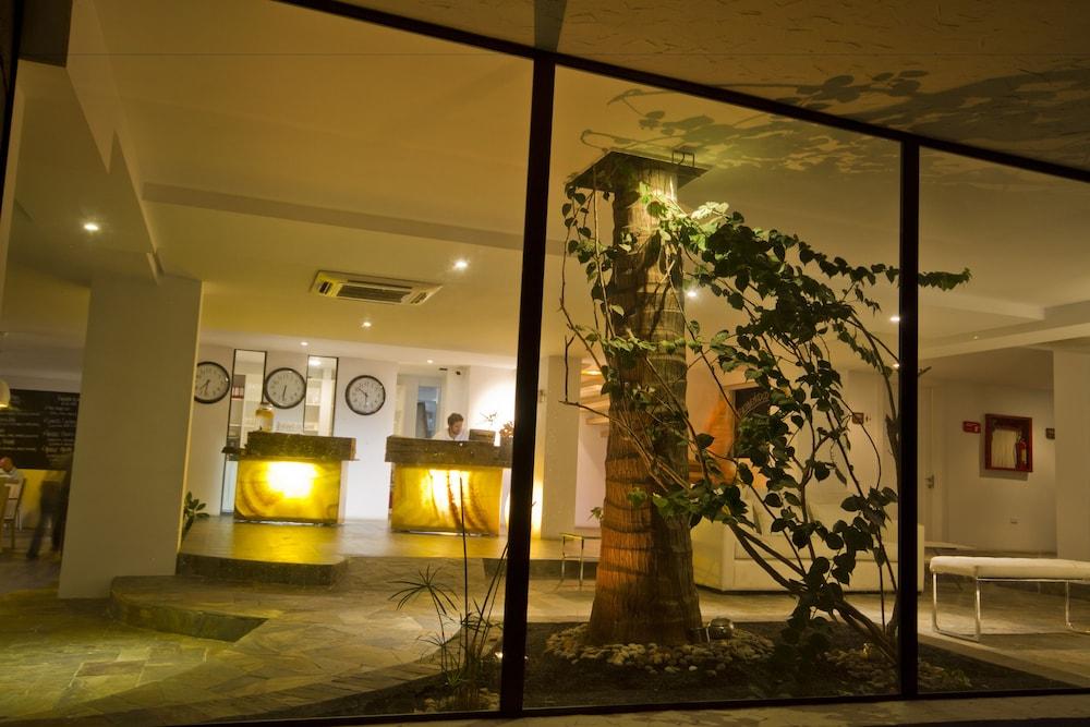 Vista Lobby Golden Bay Galapagos