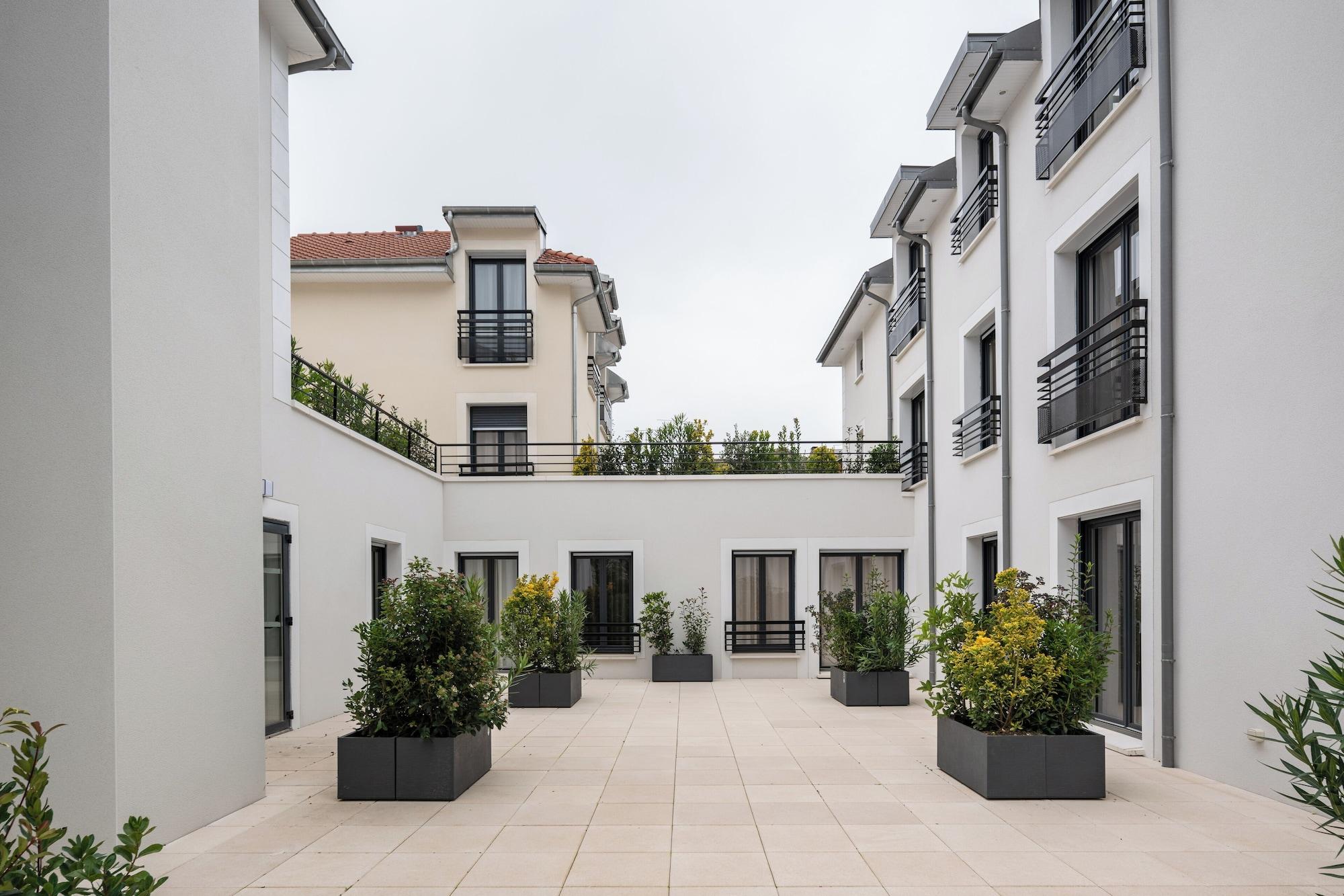 Vista Exterior LA VILLA Le Bourget Paris Parc des Expos