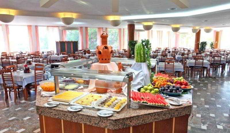 Restaurant Sirenis Seaview Country Club