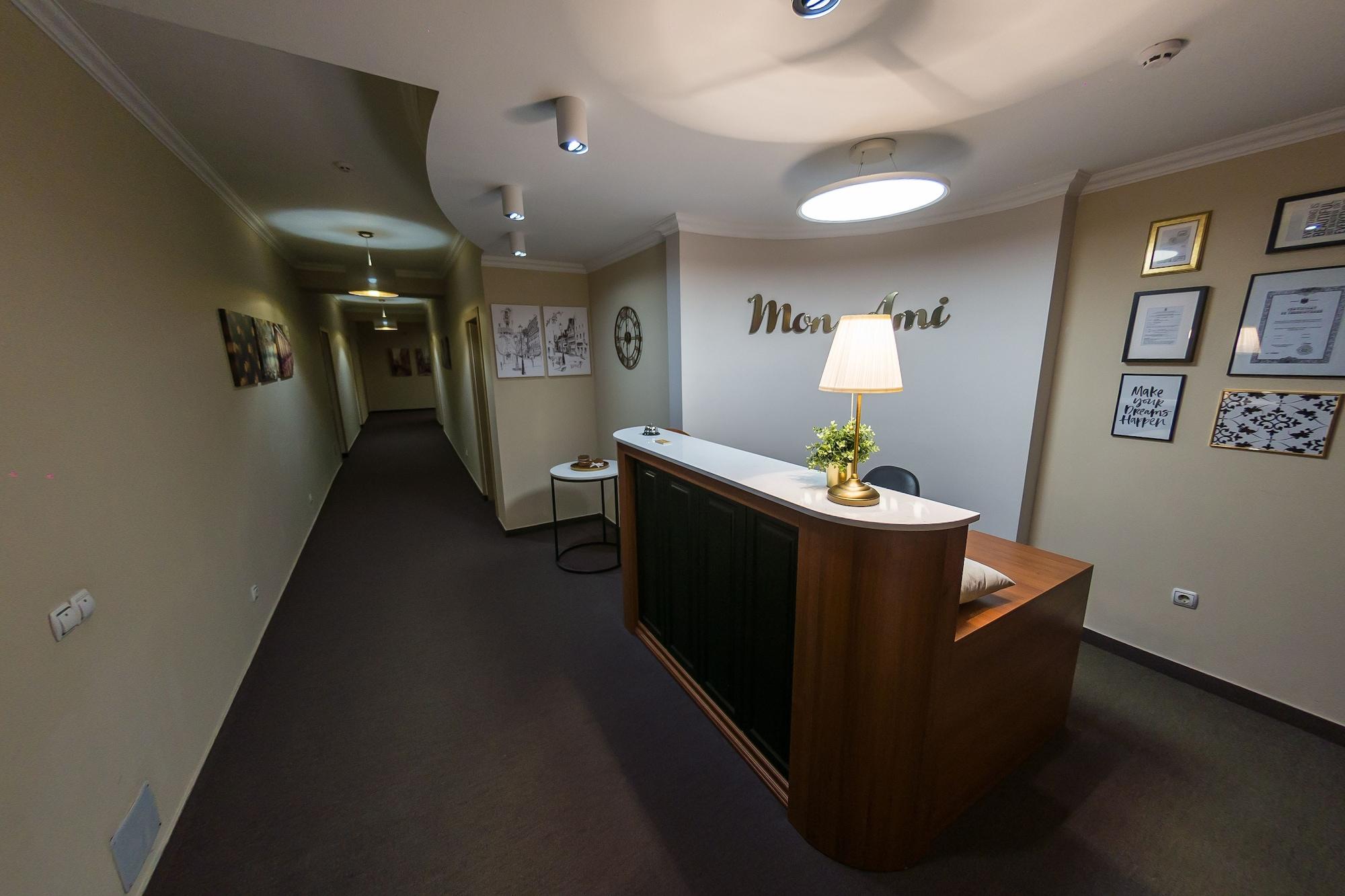 Vista Lobby Mon Ami Villa