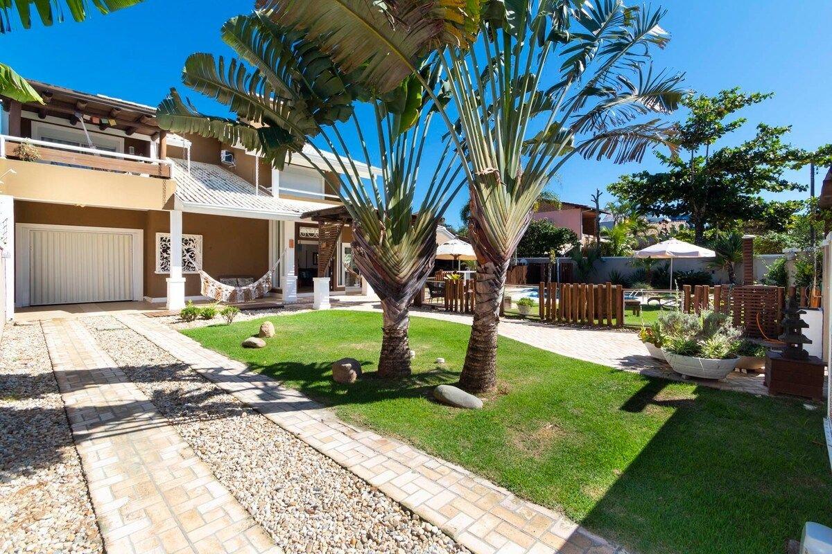 Vista Exterior Charmosa Casa Boa Vida Mariscal com piscina.