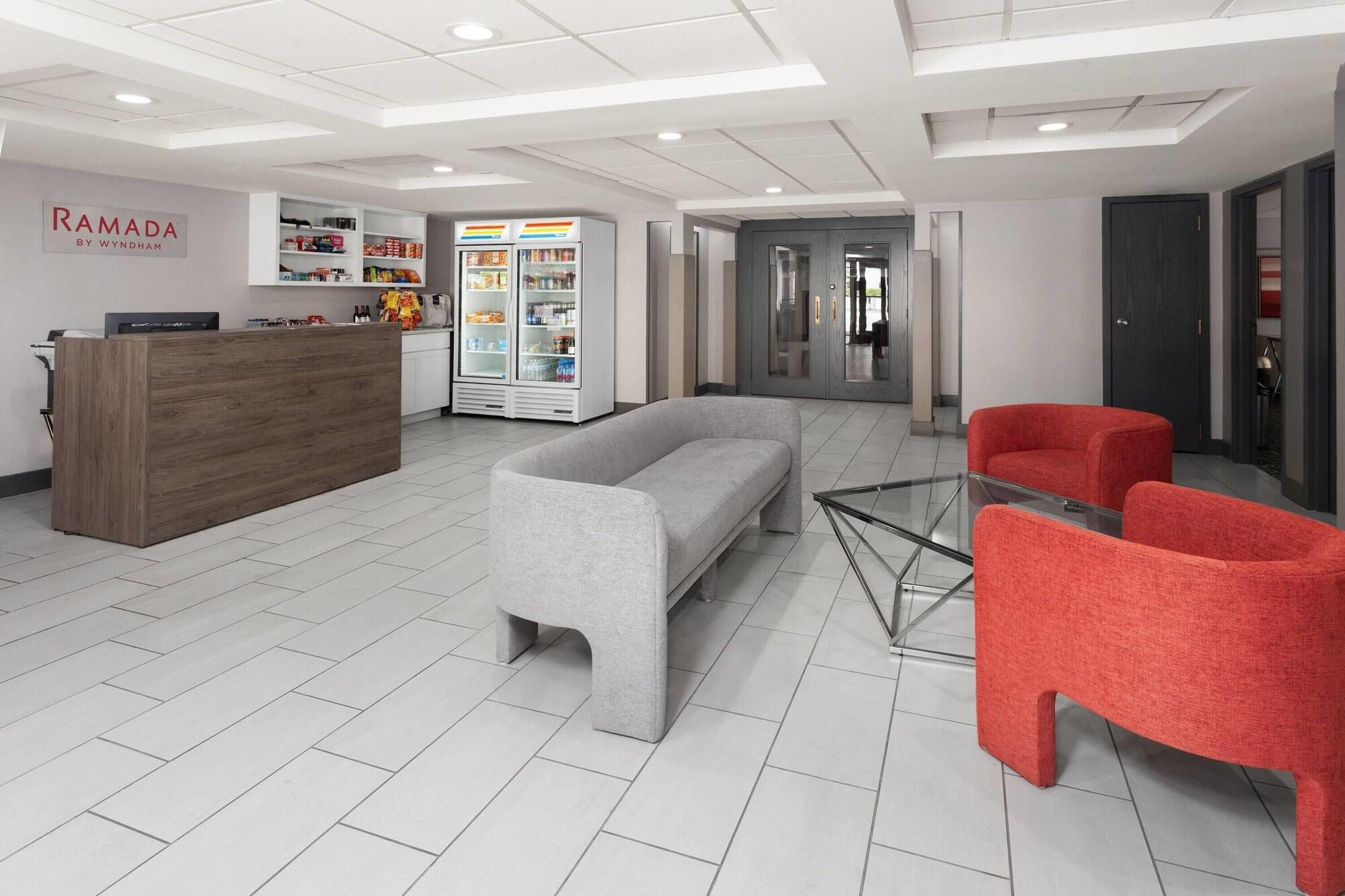 Vista Lobby Ramada by Wyndham Milwaukee