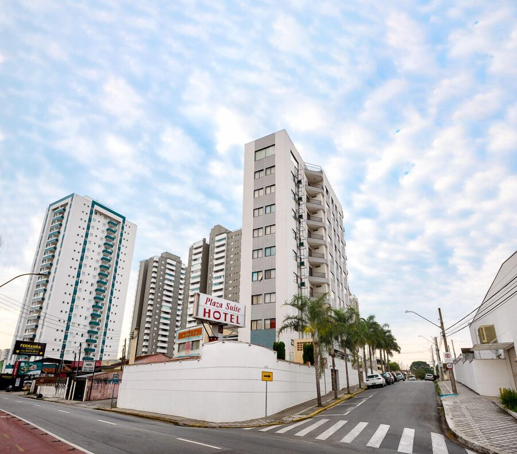 Vista Exterior Plaza Suite Hotel