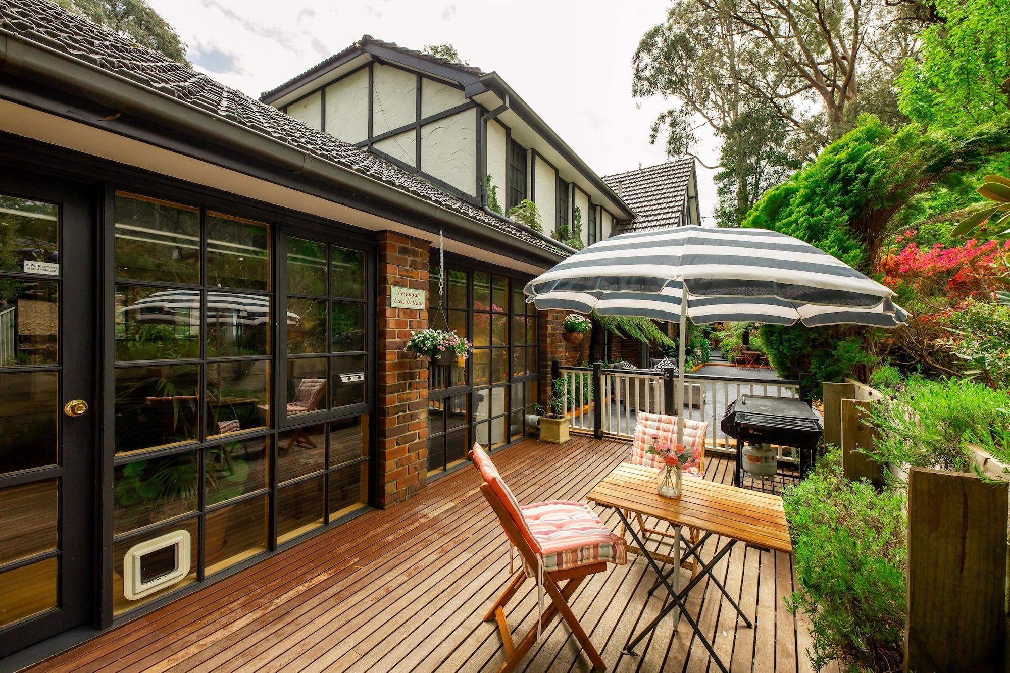 Varios Holly Lodge