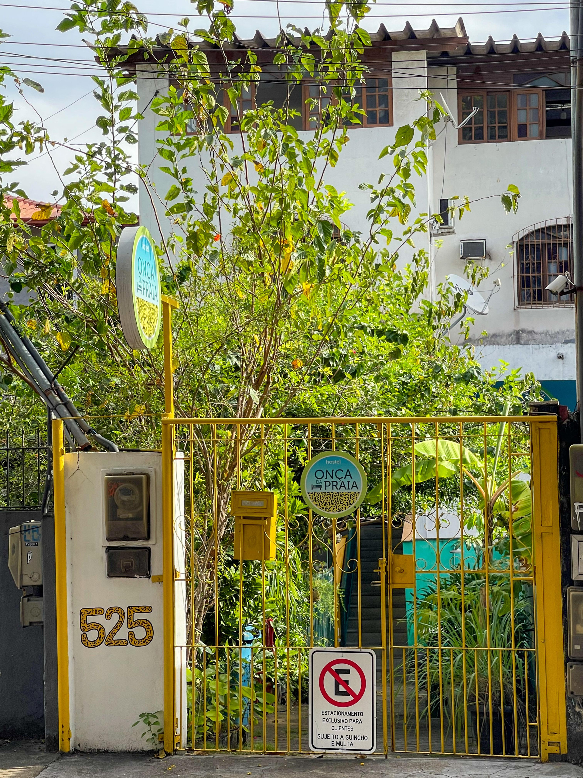 Vista Exterior Onça da Praia Hostel