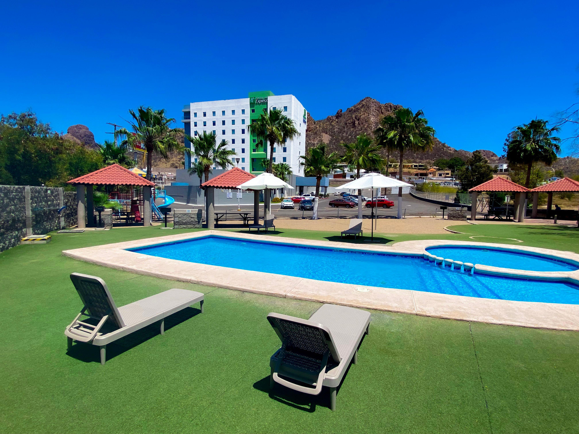 Vista Piscina Holiday Inn Express Guaymas by IHG