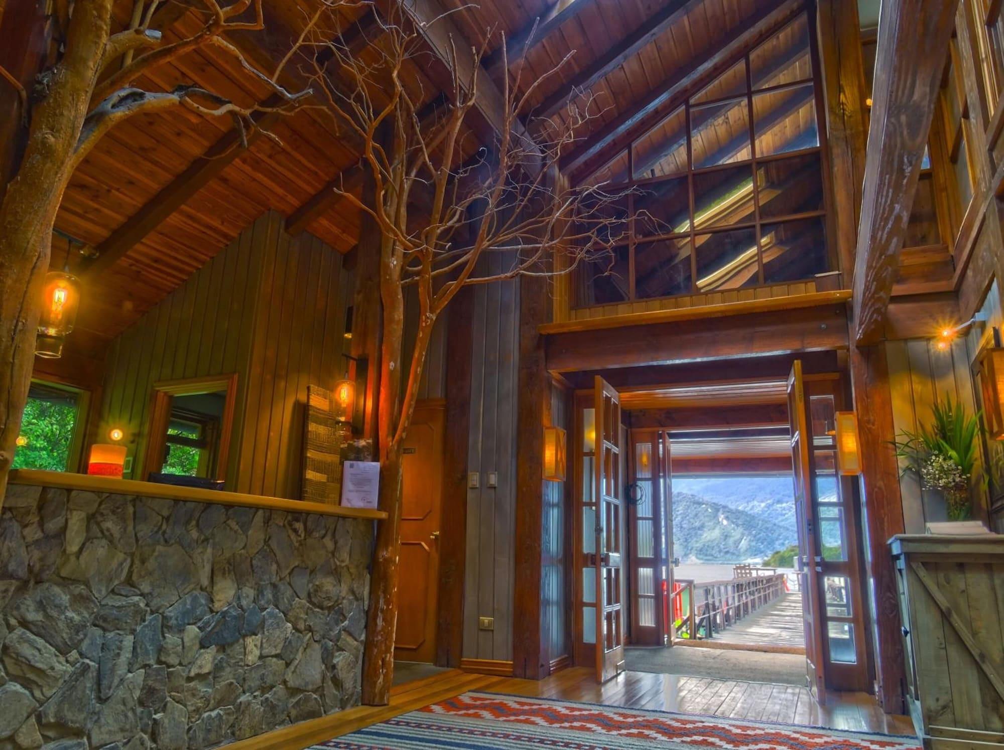 Vista Lobby Puyuhuapi Lodge & Spa
