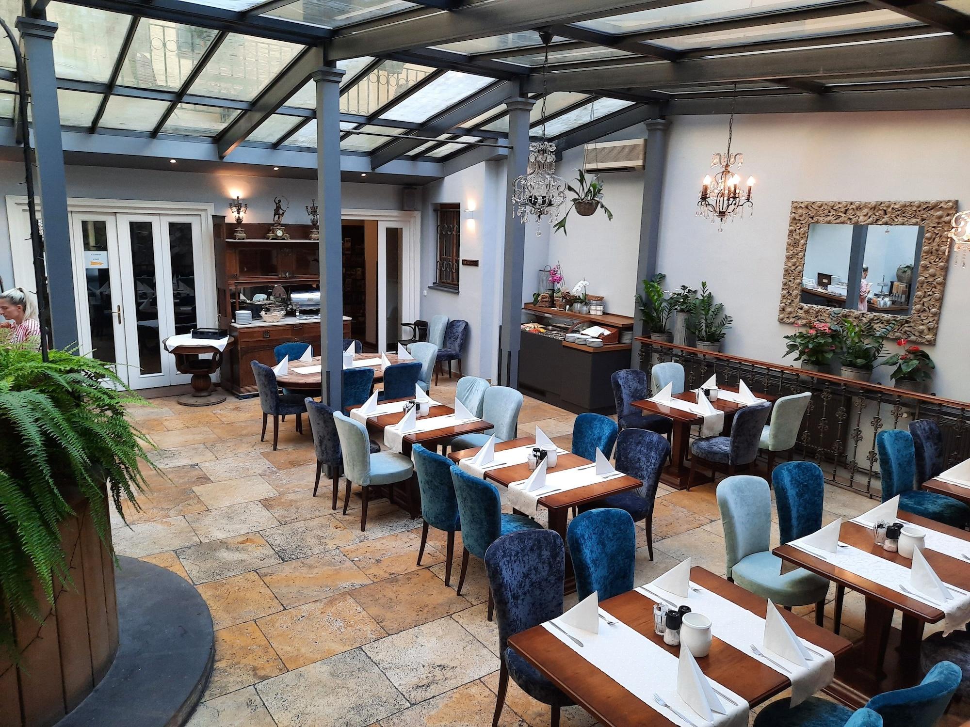 Restaurant Hotel Antik