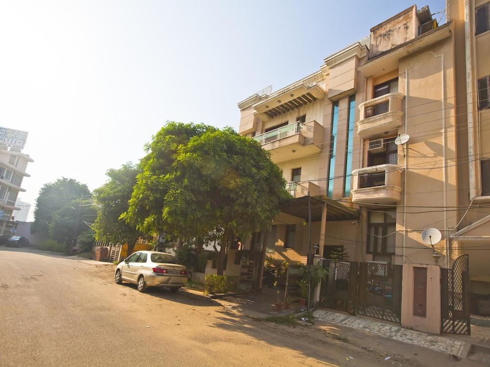 Vista Exterior OYO 2216 Hotel Live Inn