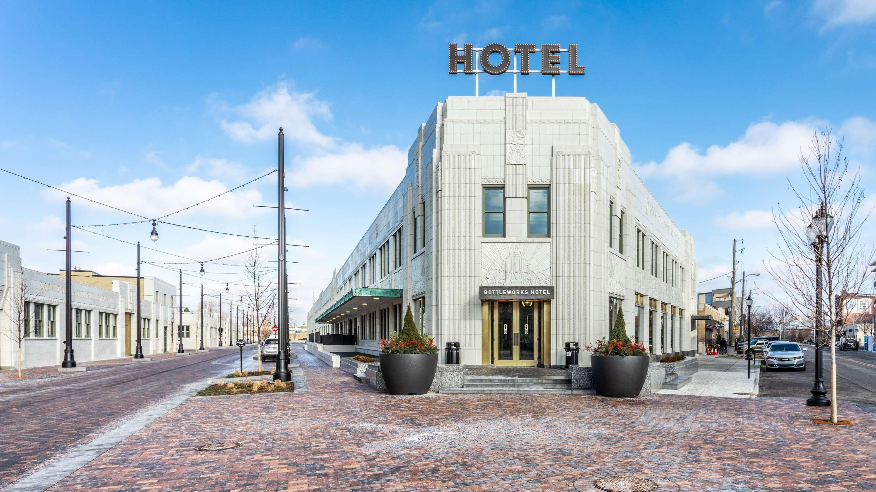 Vista Exterior Bottleworks Hotel