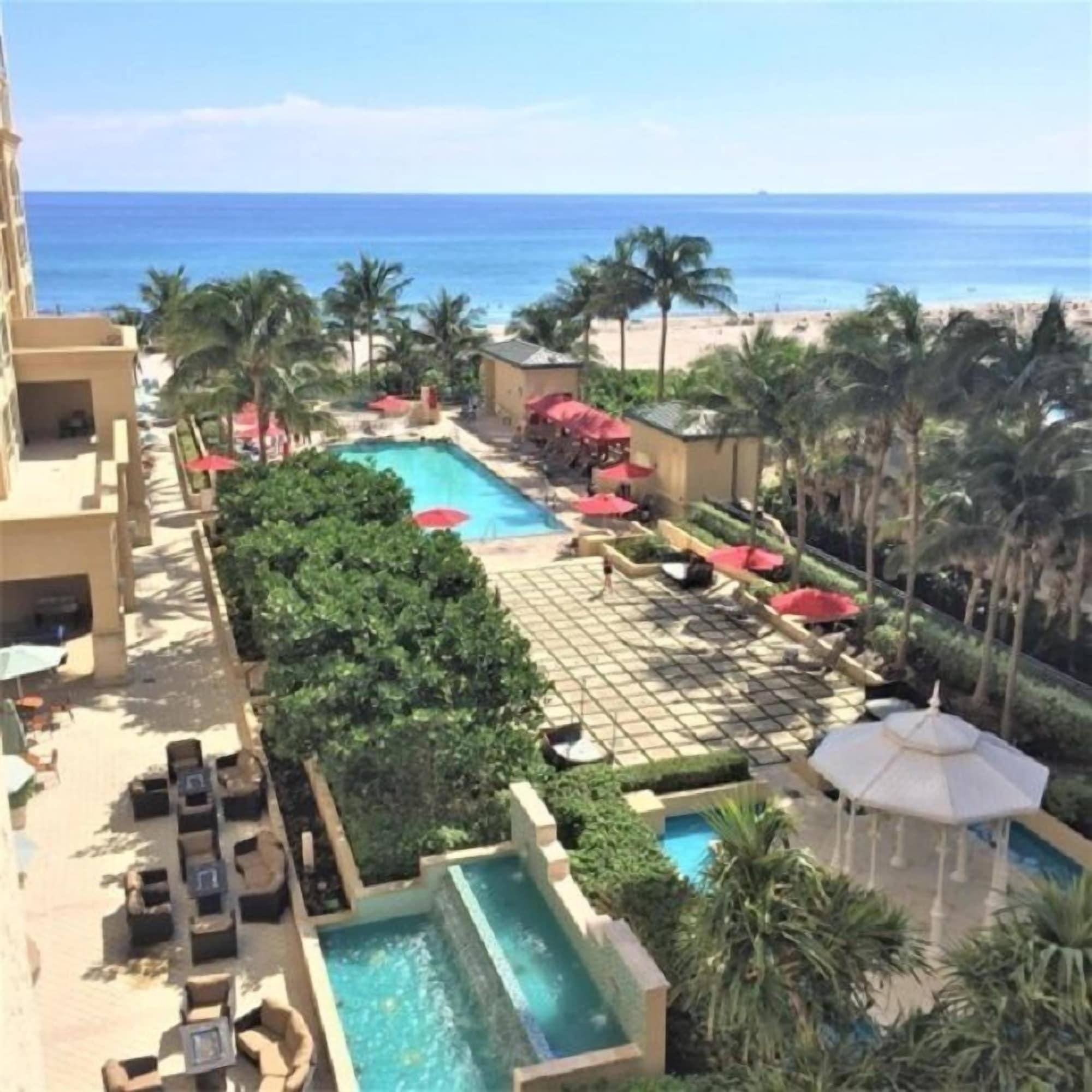 Vista Piscina Condos at Singer Island Resort&Spa