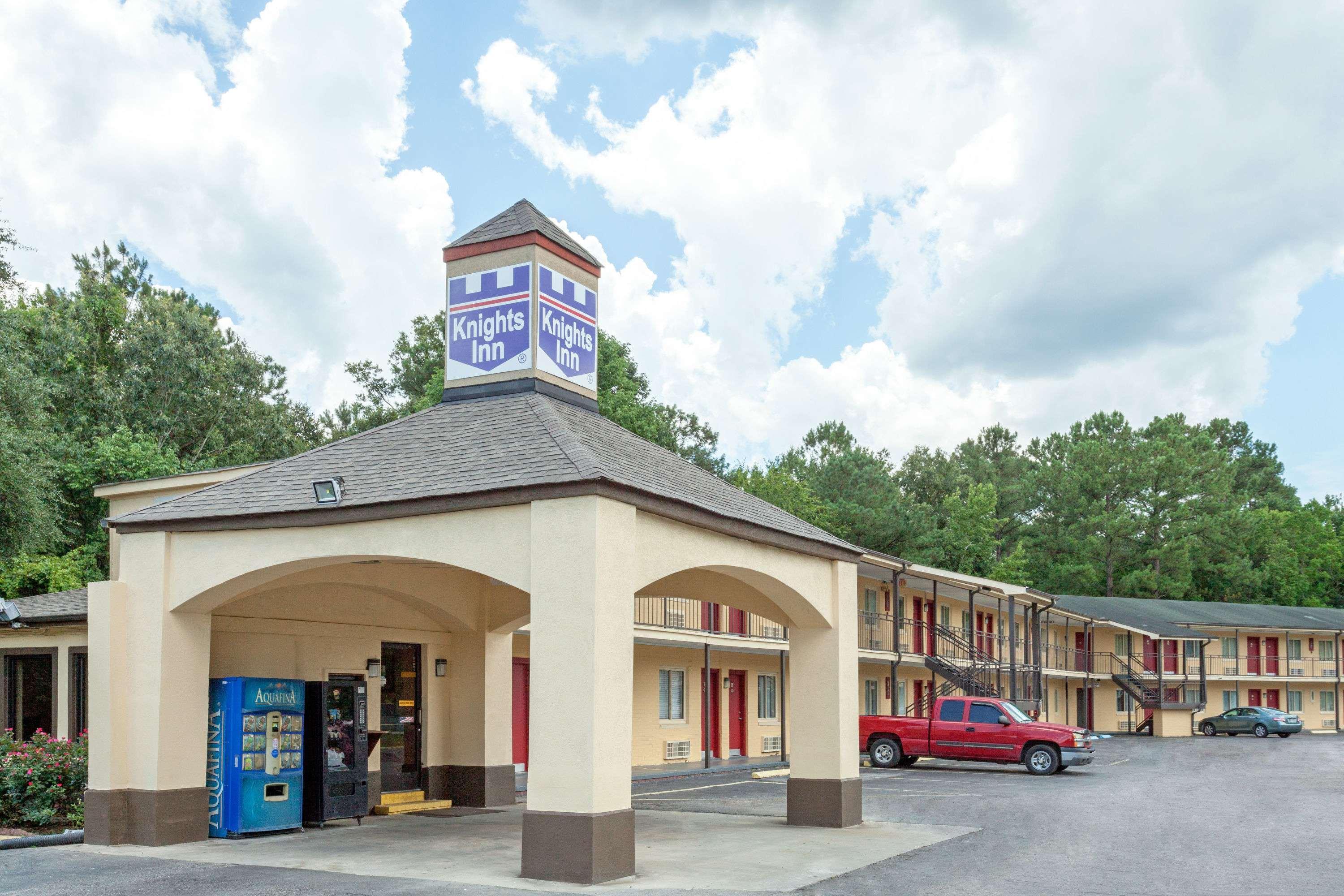 Vista Exterior Knights Inn Yemassee