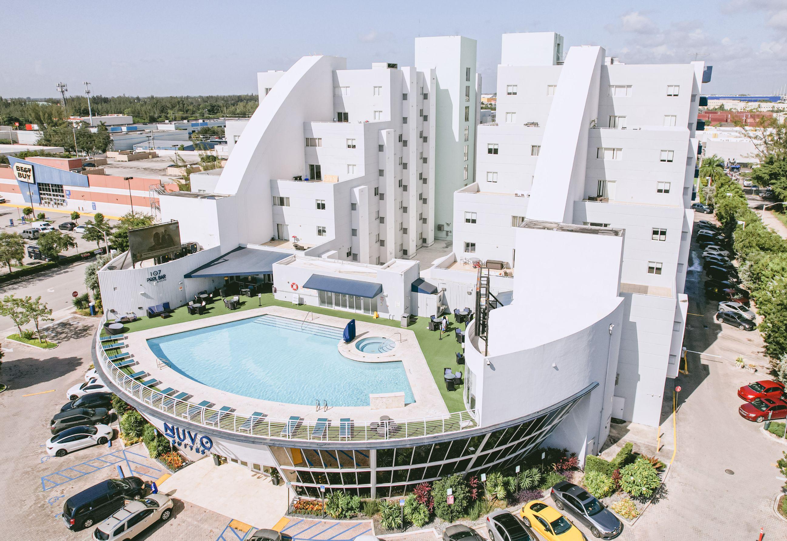 Vista Exterior Nuvo Suites Hotel