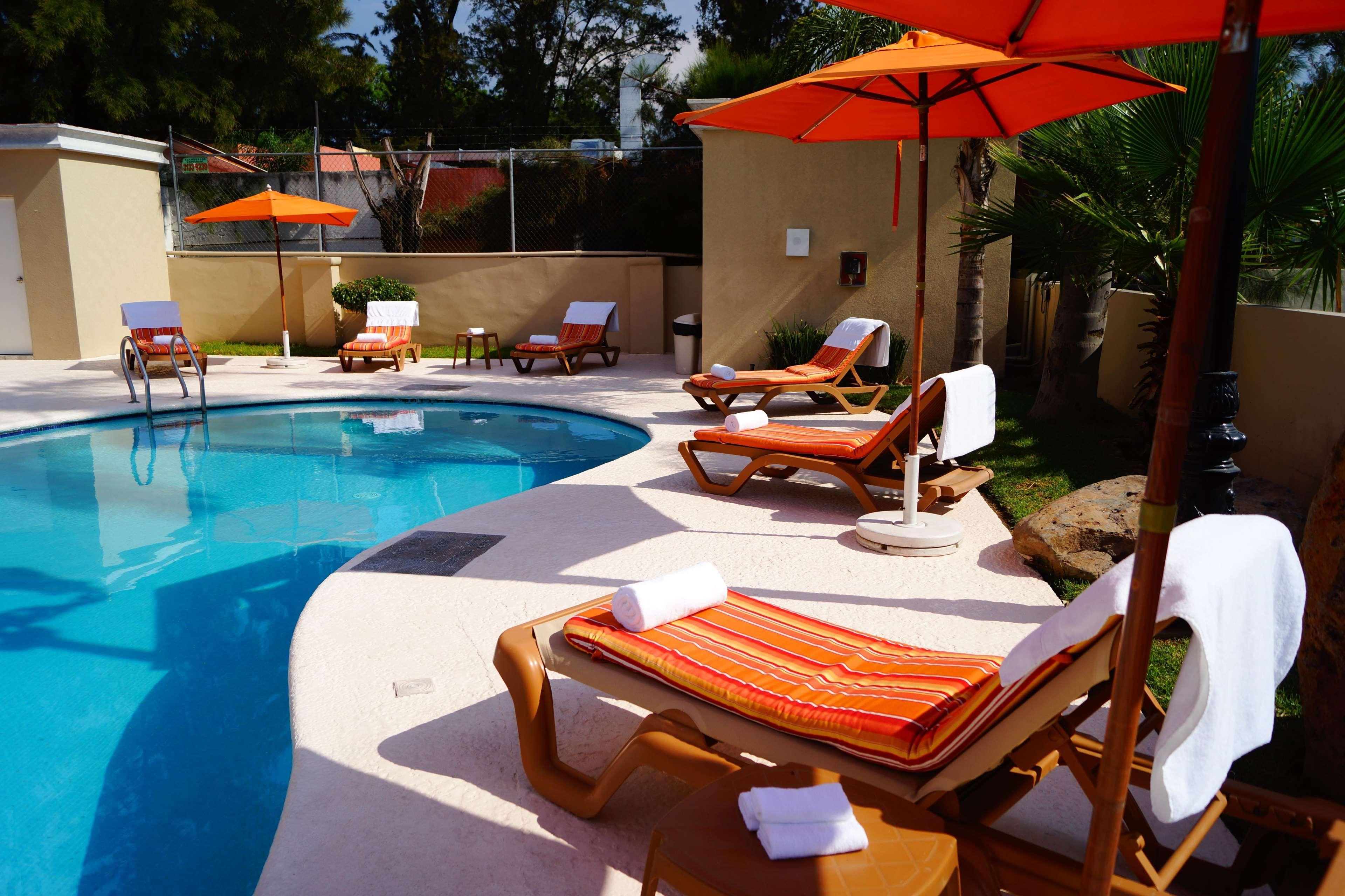 Vista Piscina Hampton Inn by Hilton Guadalajara-Aeropuerto