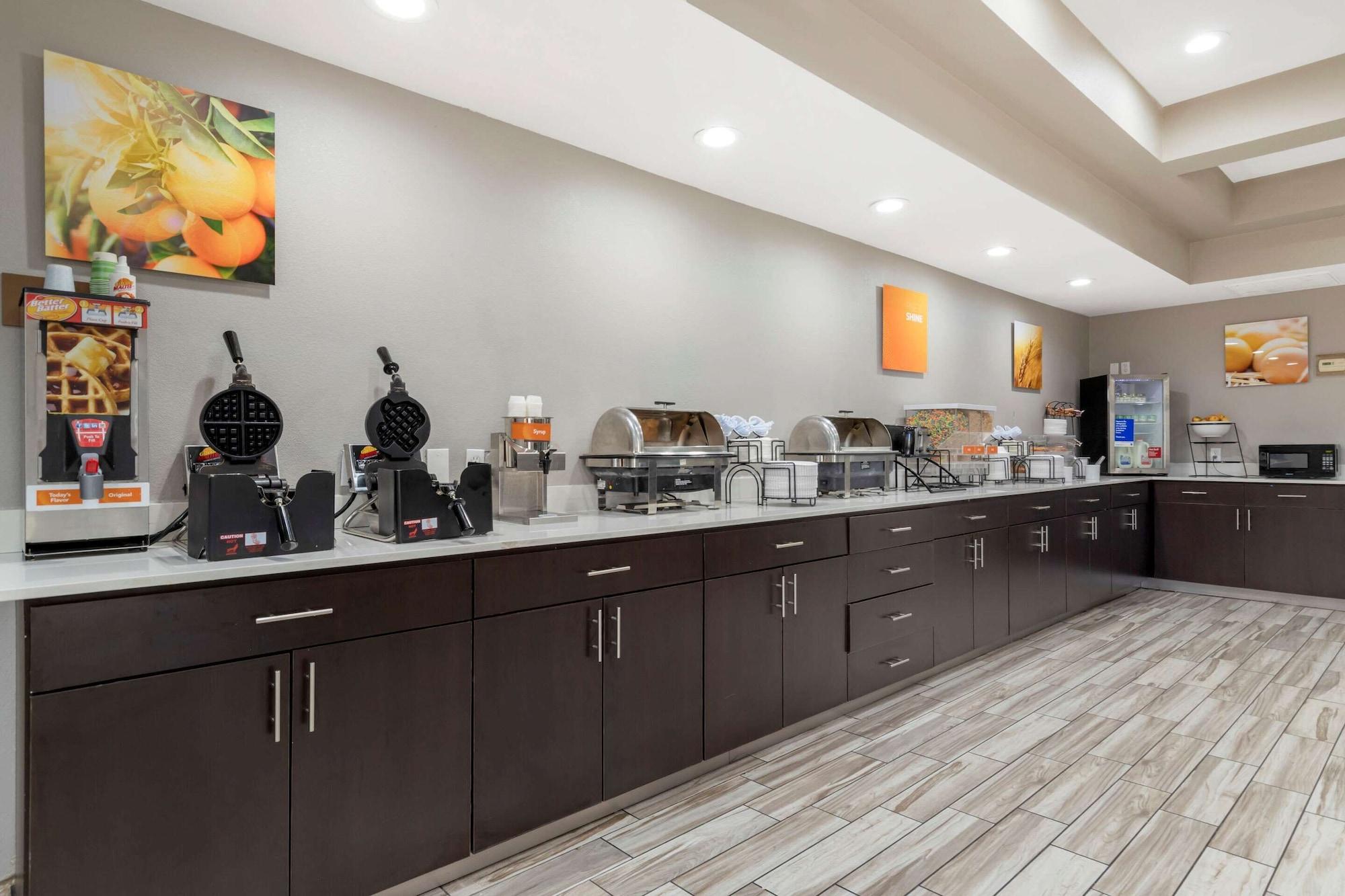 Restaurant Comfort Inn and Suites Near Medical Center