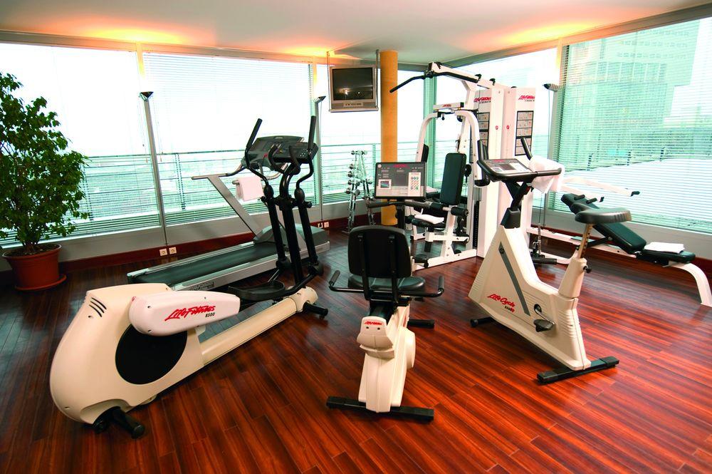Gimnasio Courtyard by Marriott Düsseldorf Hafen