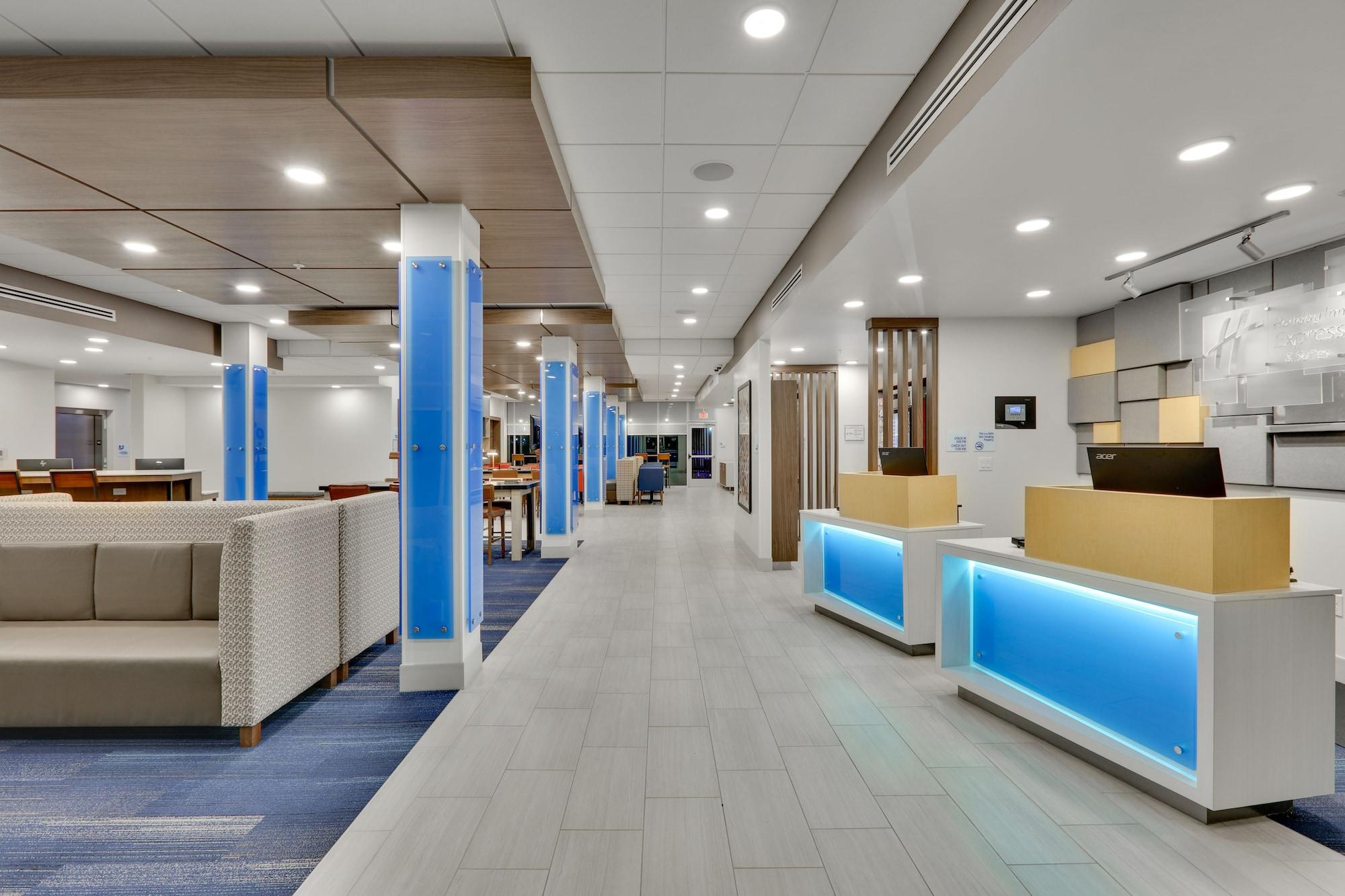 Vista Lobby Holiday Inn Express & Suites Plano East - Richardson by IHG