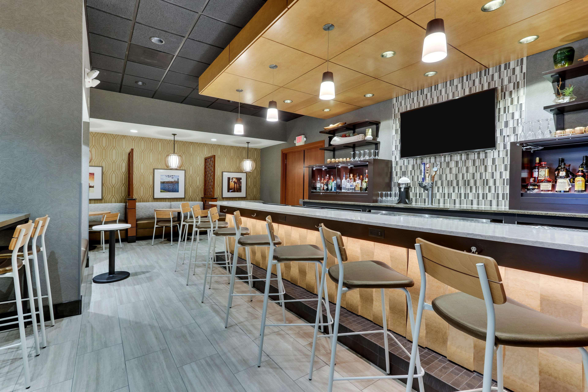 Restaurant Drury Inn & Suites near Universal Orlando Resort