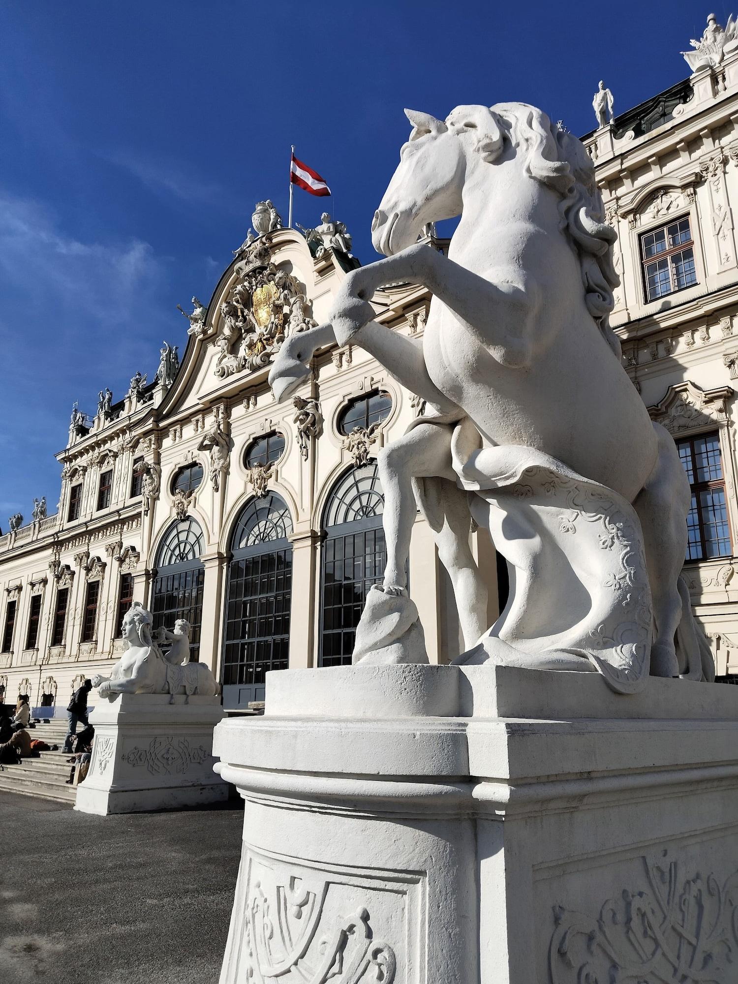 Varios FAVORIT-ROOMS , Metro connection to Centralstation-Airport and City-Center