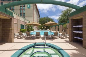 Alojamiento - Embassy Suites by Hilton Tampa USF Near Busch Gardens