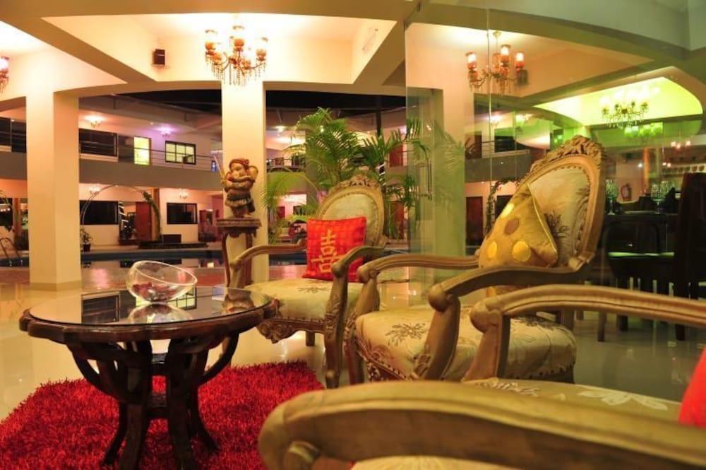 Vista Lobby United-21 Emerald Forest Hotel