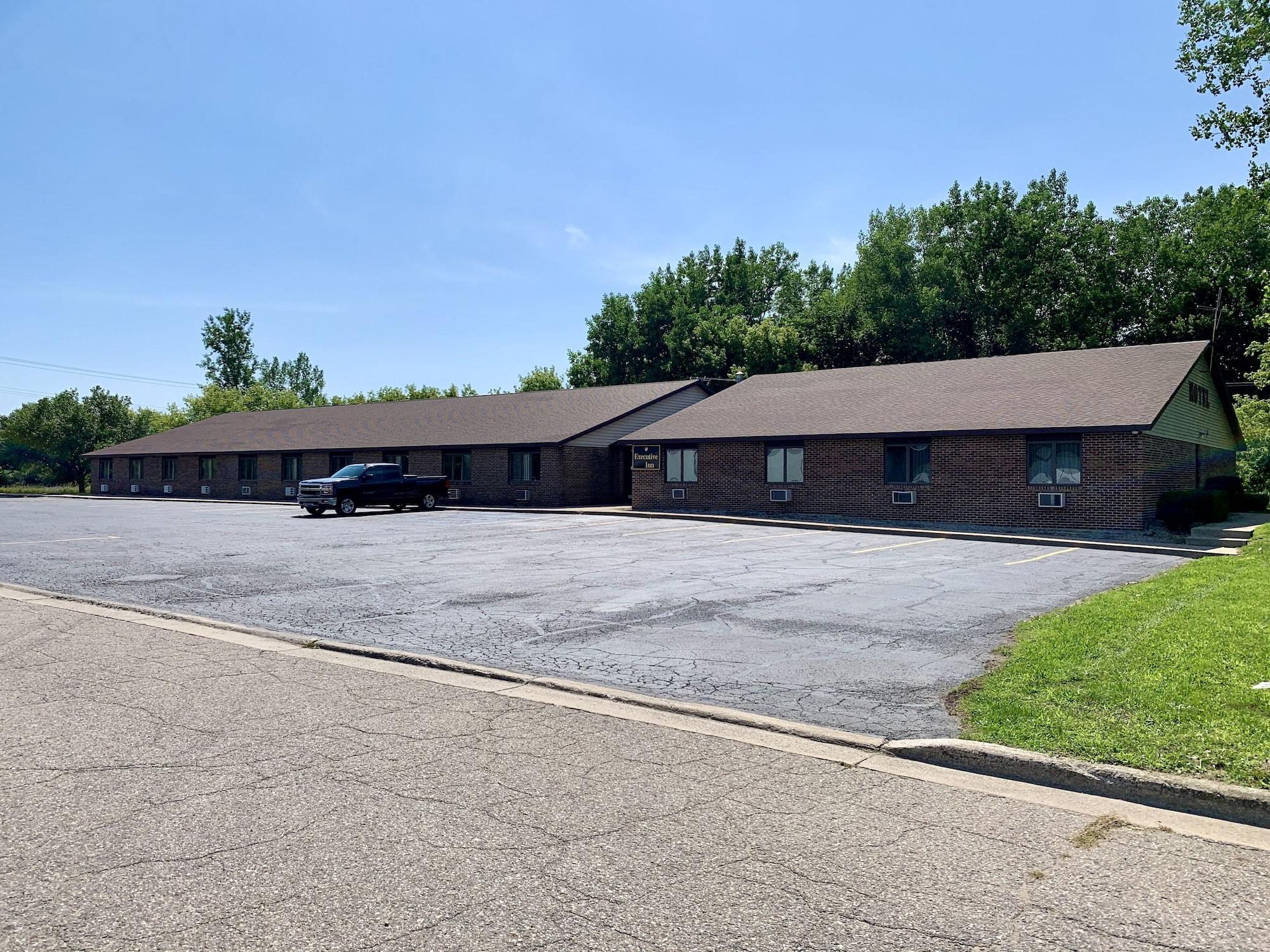 Vista Exterior Executive Inn Cass City