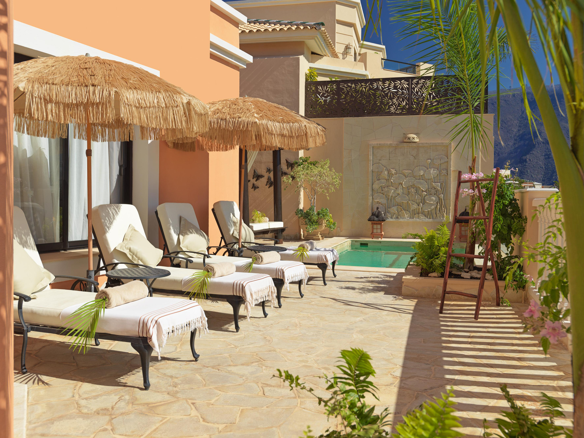 Vista Exterior Royal Garden Villas & Spa