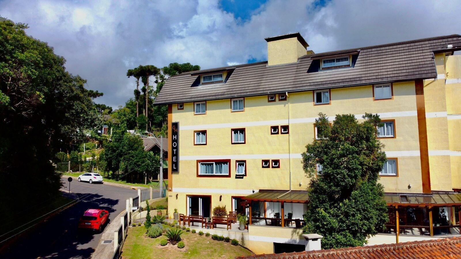 Varios Hotel Golden Hills