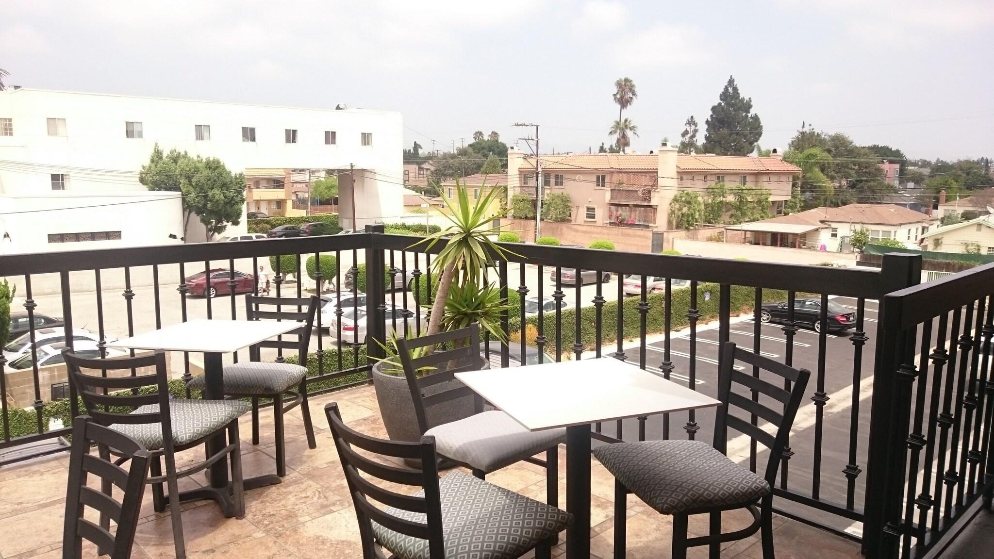 Varios Ramada by Wyndham Culver City