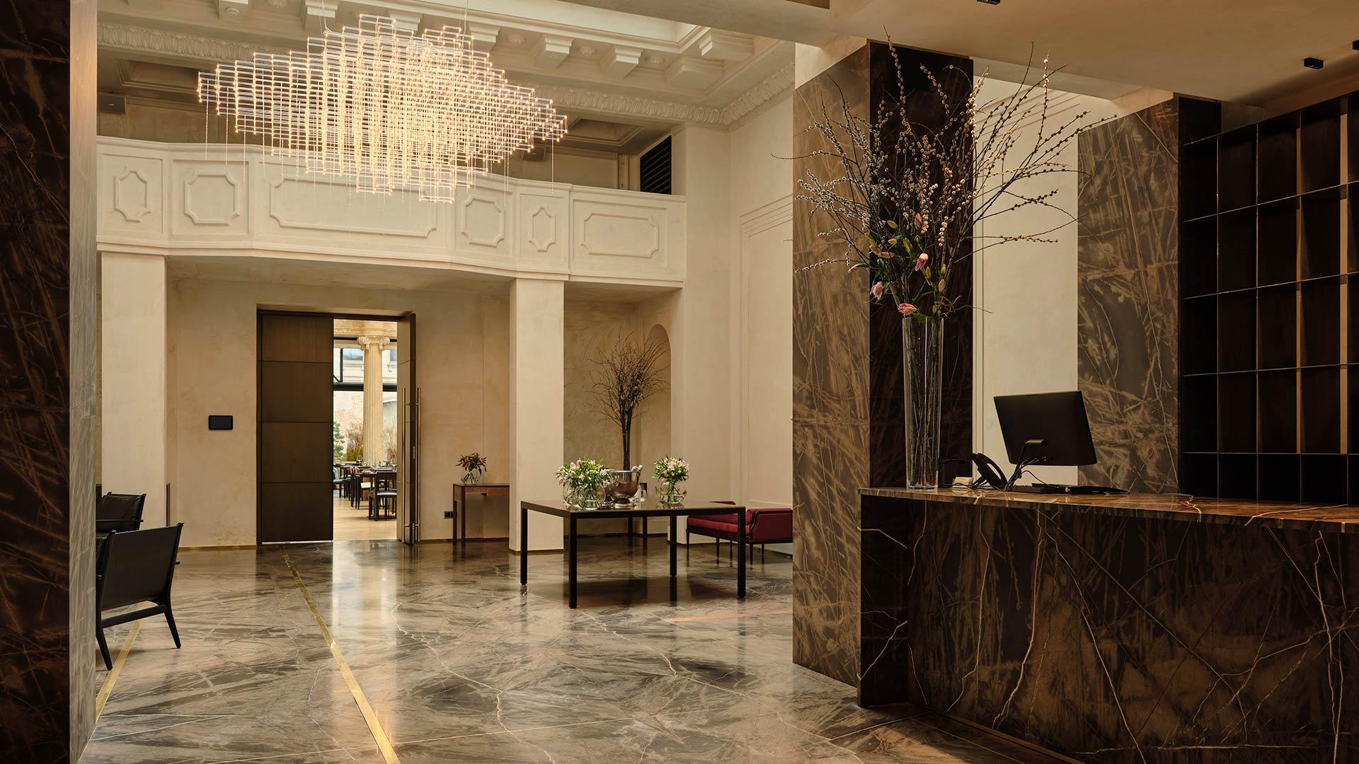 Vista Lobby Grand Hotel