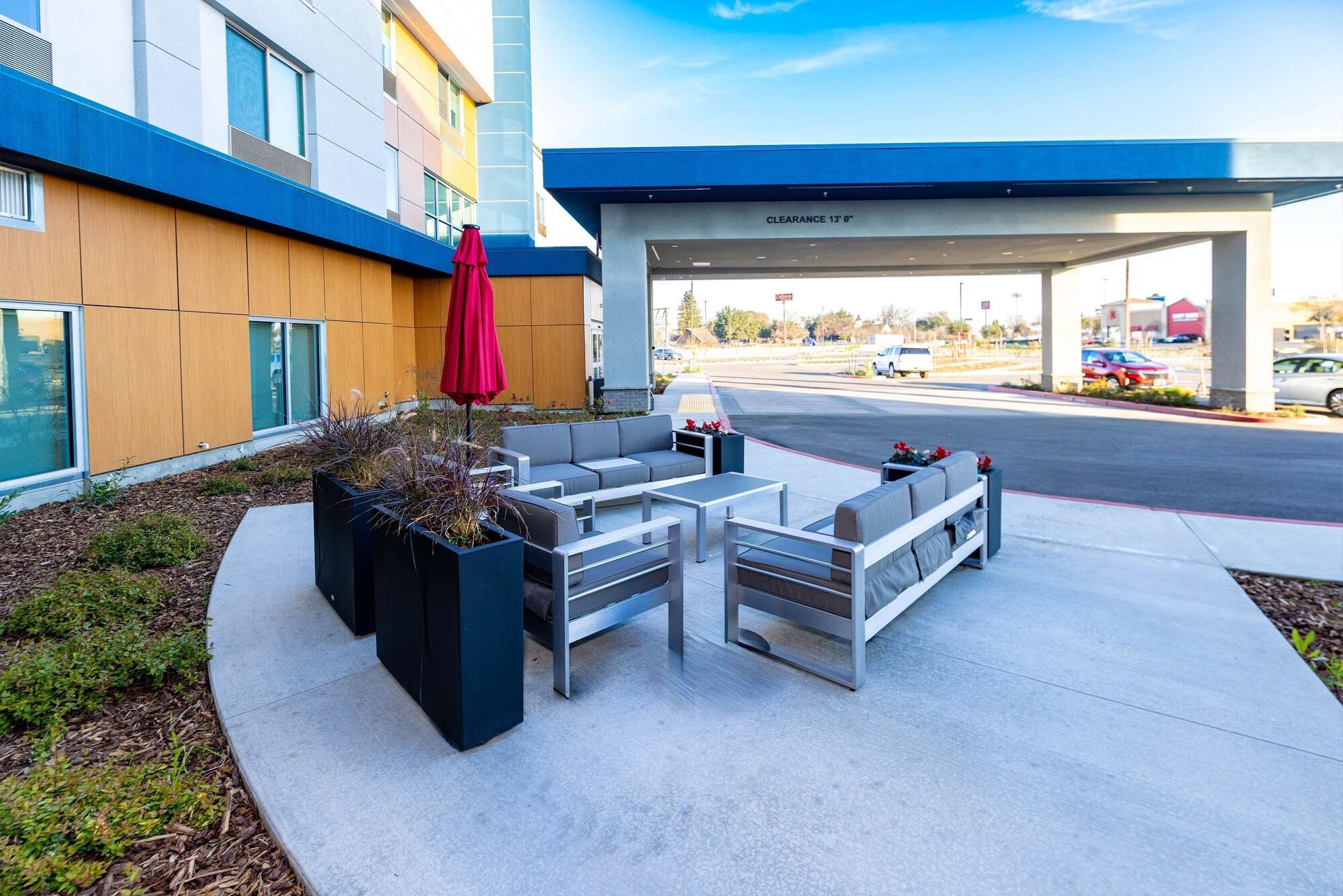 Vista Exterior Hampton Inn Selma, Ca