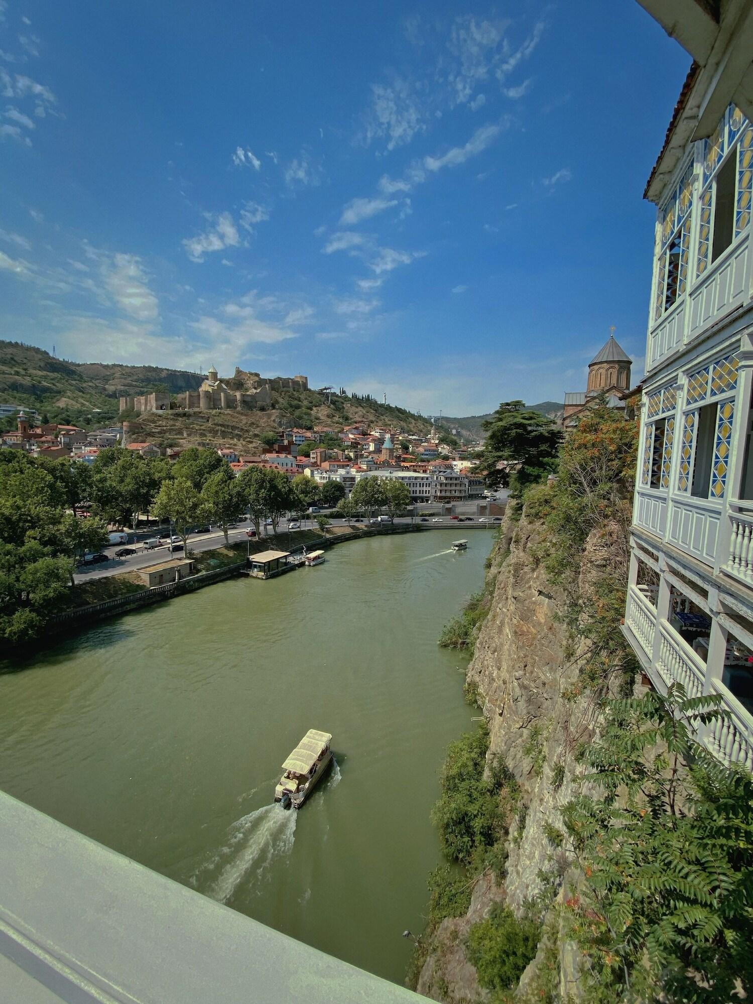 Varios Hotel Old Metekhi