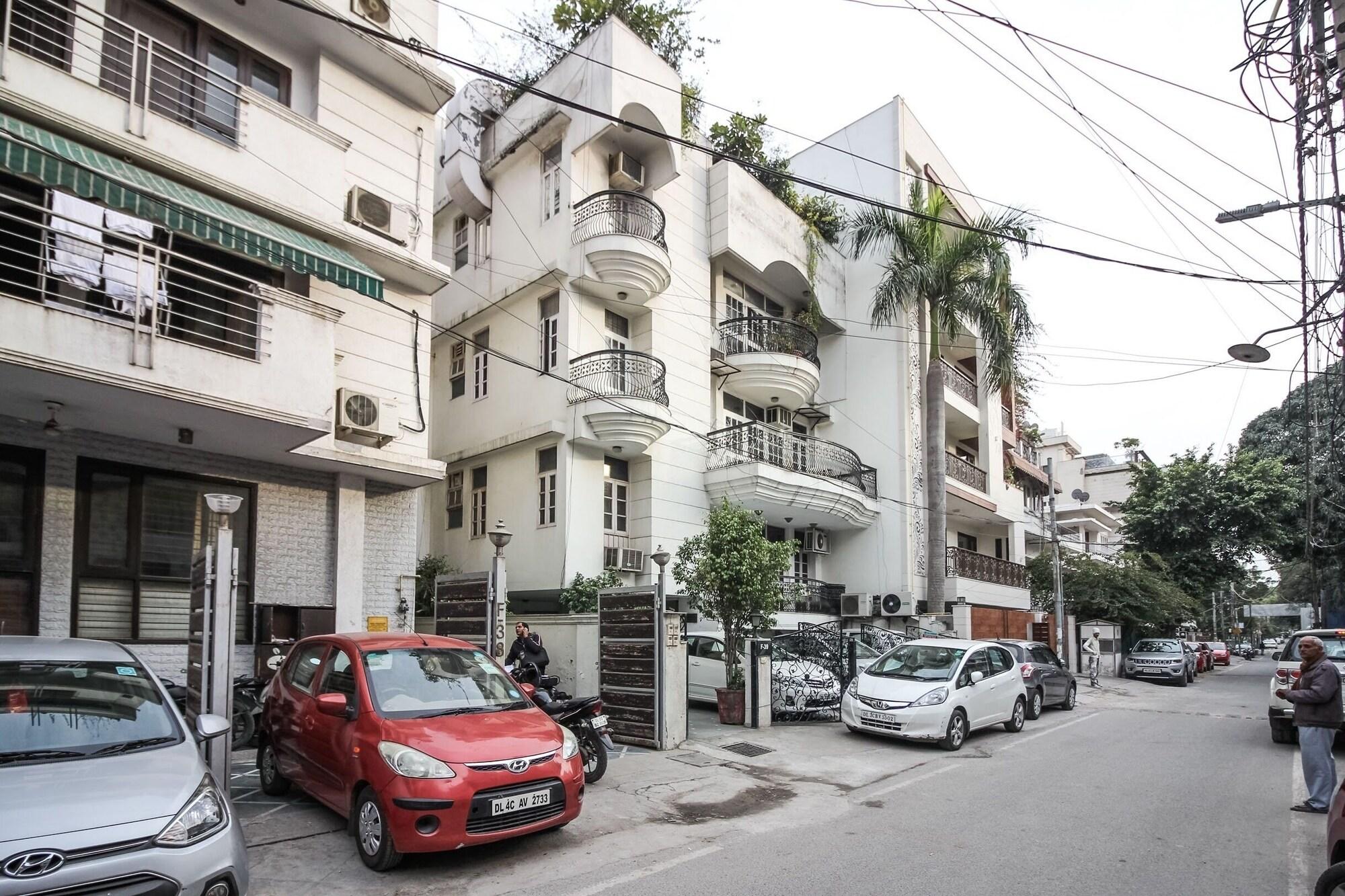 Vista Exterior Under My Roof Green Park