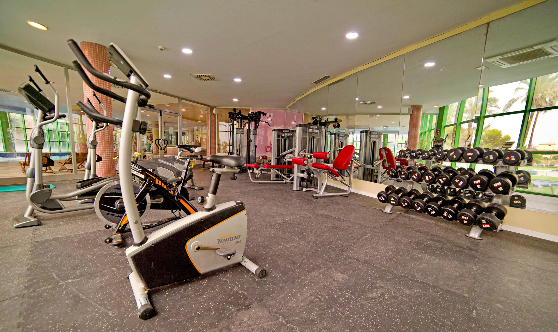 Gimnasio Holiday World RIWO - Teens Hotel